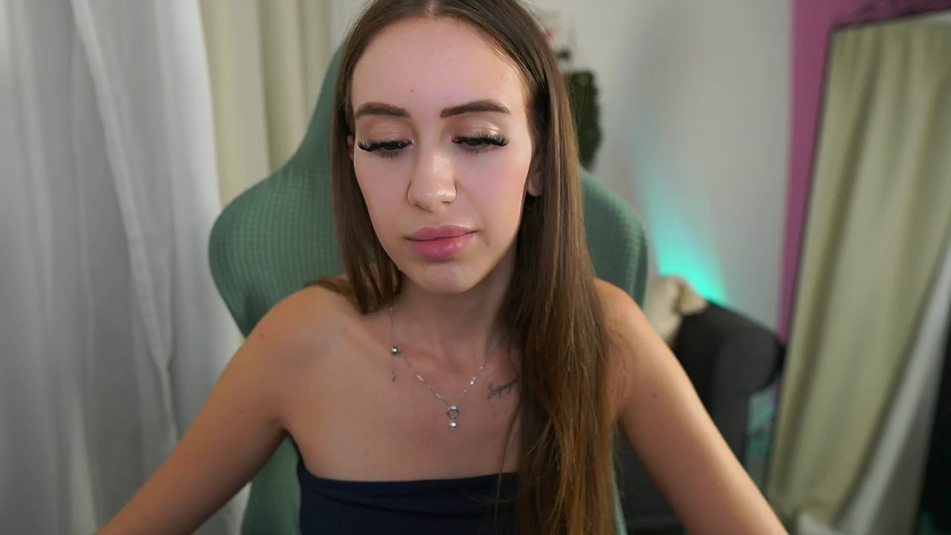Gallery image thumbnail from Anabel055's myfreecams stream on, 09/23/2025, 12:41 image 15 of 20