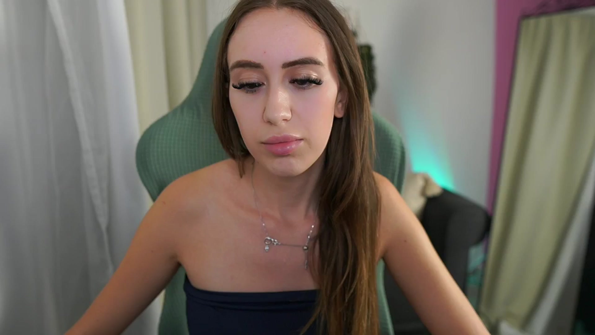 Gallery image thumbnail from Anabel055's myfreecams stream on, 09/23/2025, 12:41 image 2 of 20