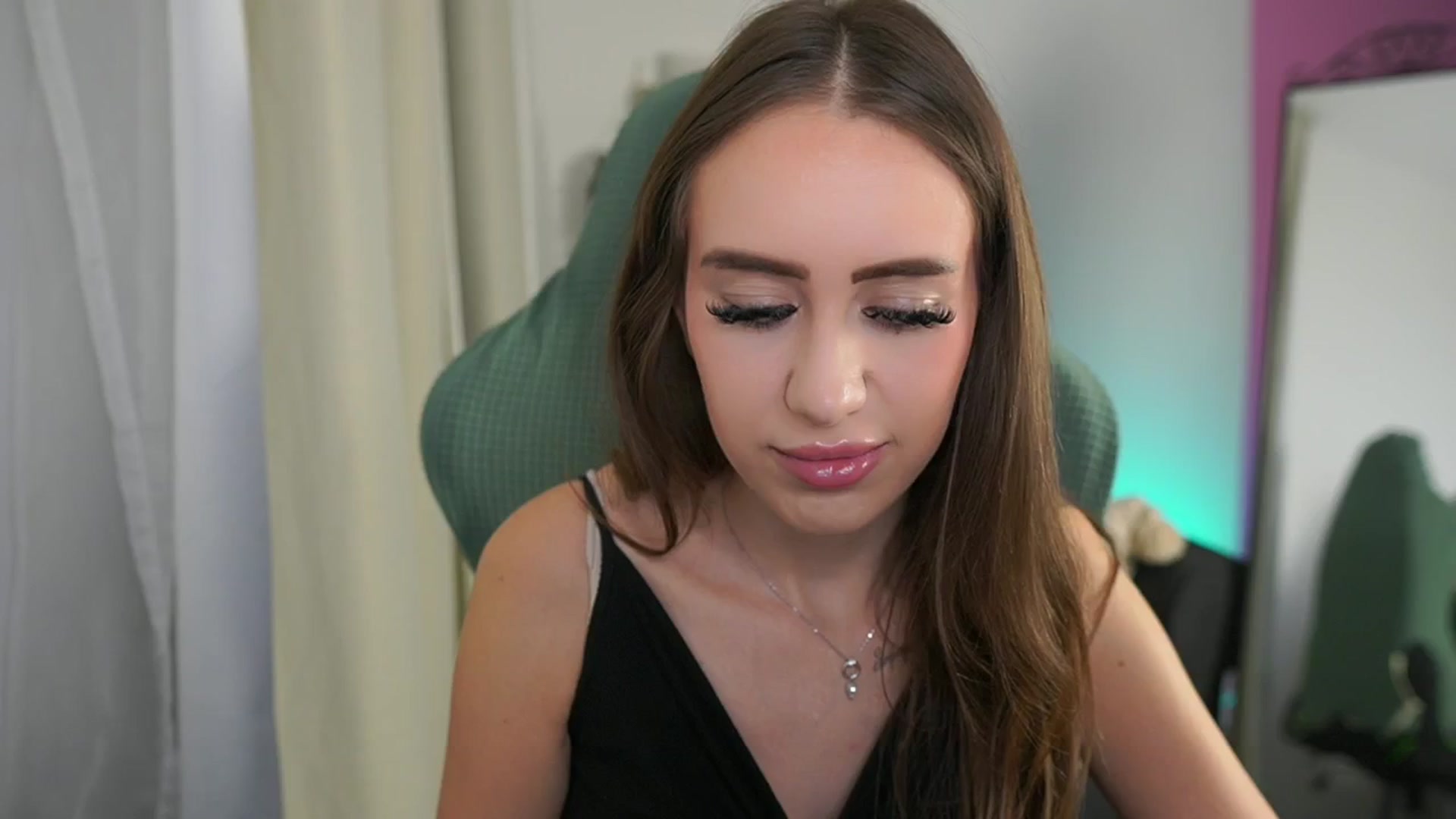 Gallery image thumbnail from Anabel055's myfreecams stream on, 10/05/2025, 12:34 image 5 of 20
