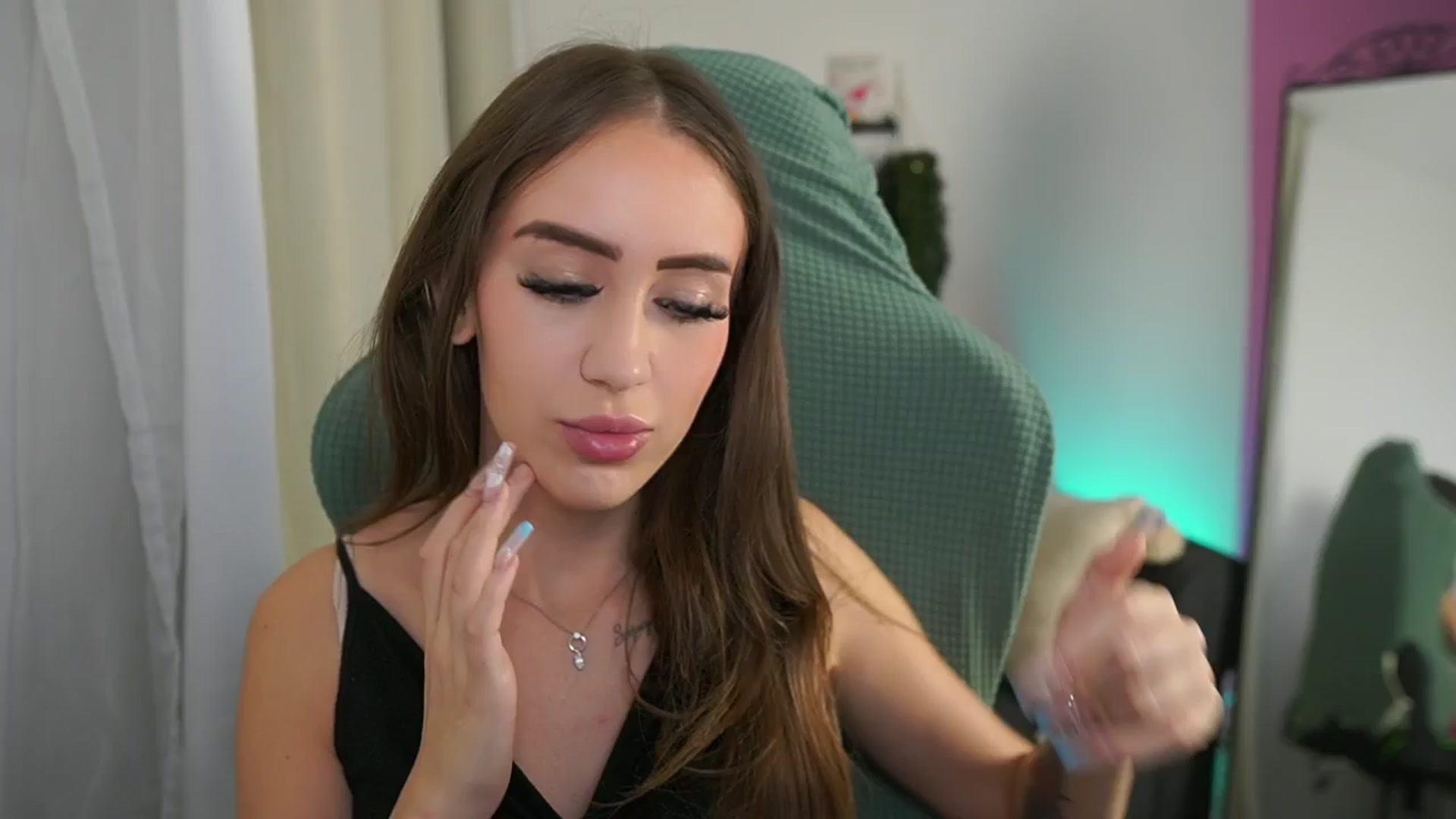 Gallery image thumbnail from Anabel055's myfreecams stream on, 10/05/2025, 12:34 image 11 of 20