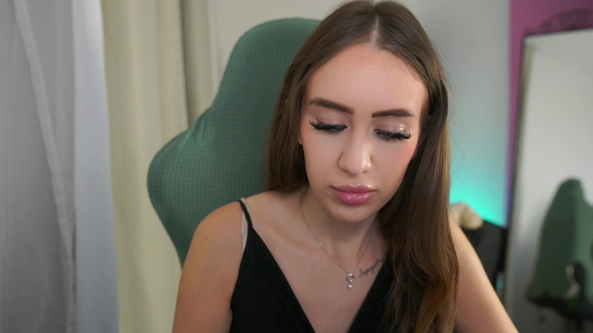 Gallery image thumbnail from Anabel055's myfreecams stream on, 10/05/2025, 12:34 image 10 of 20