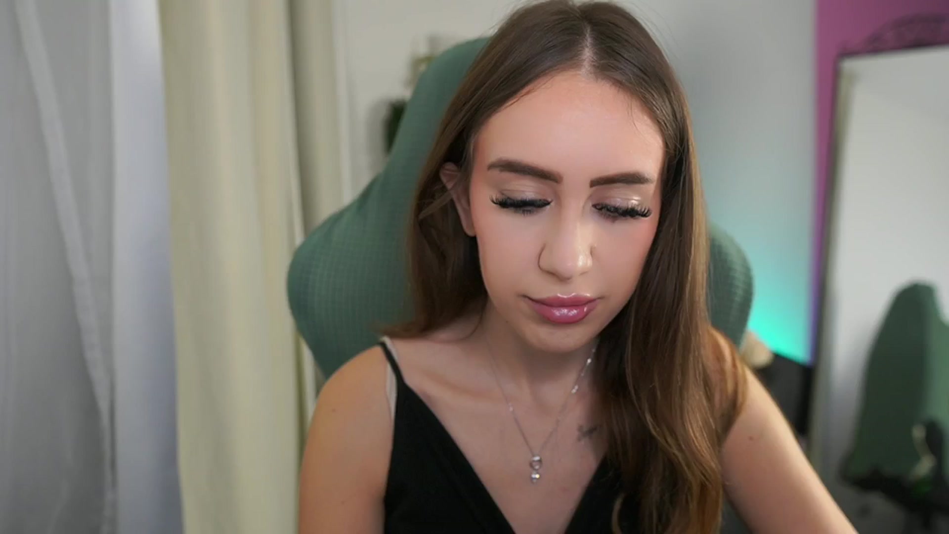 Gallery image thumbnail from Anabel055's myfreecams stream on, 10/05/2025, 12:34 image 3 of 20