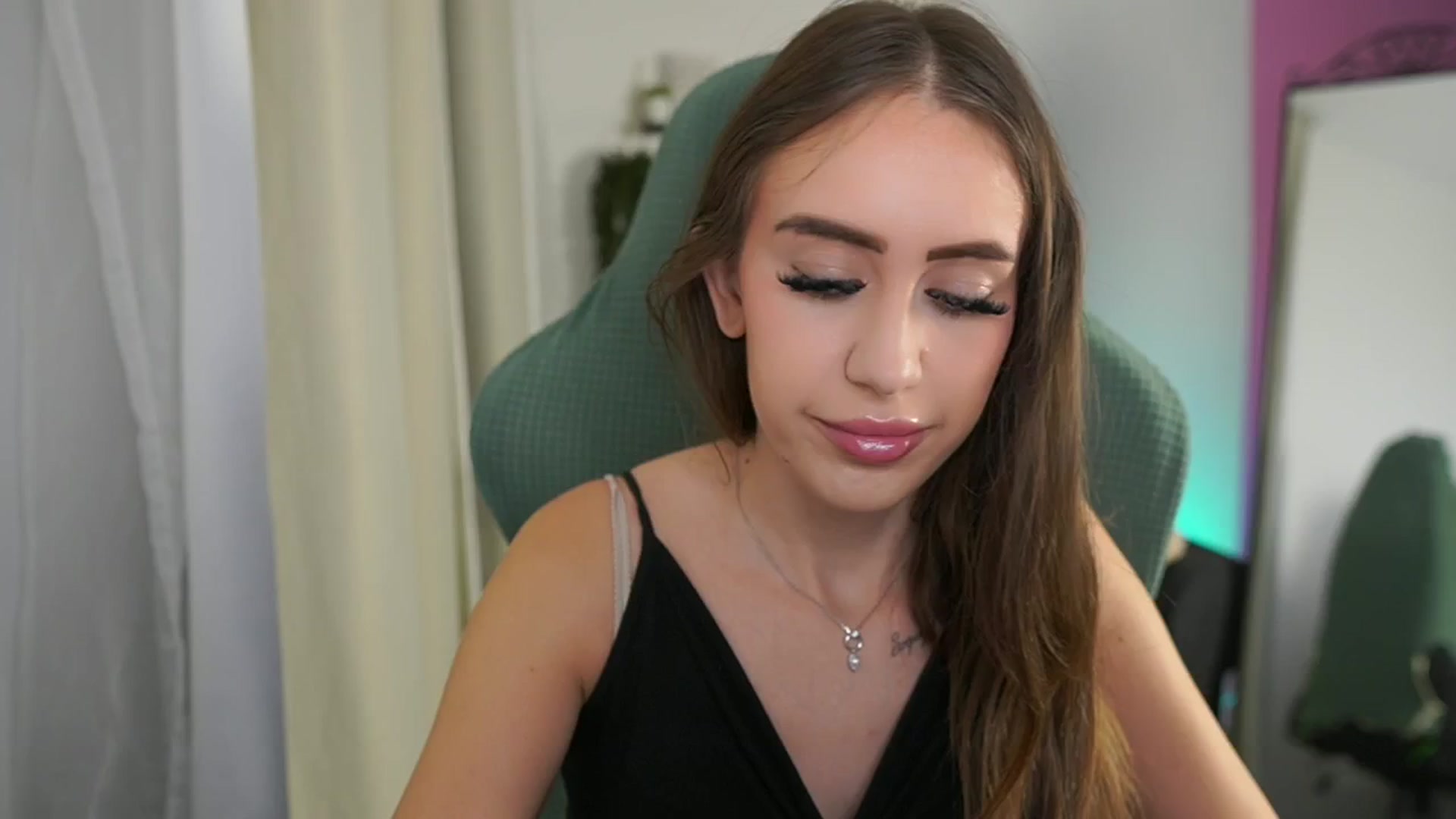 Gallery image thumbnail from Anabel055's myfreecams stream on, 10/05/2025, 12:34 image 17 of 20