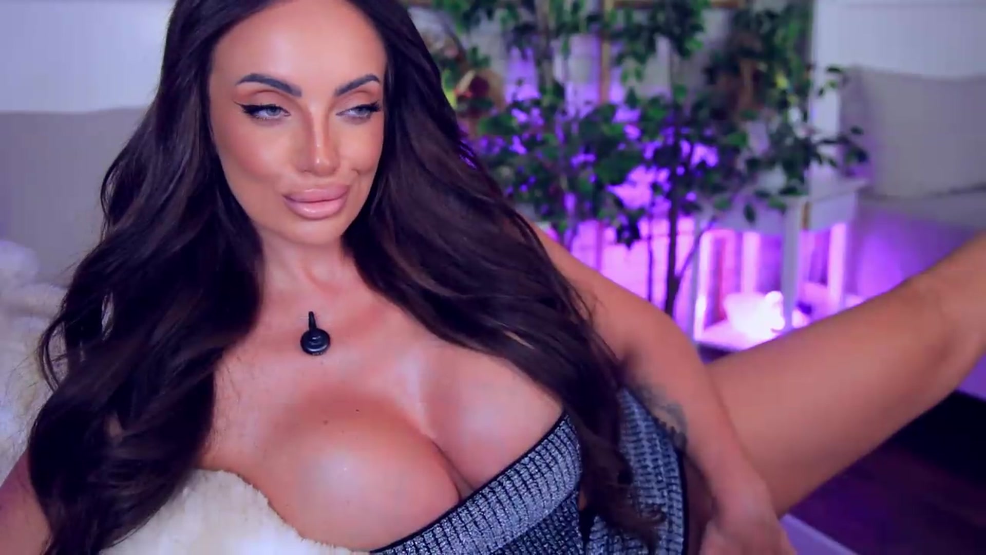 Gallery image thumbnail from Anabella_Star's myfreecams stream on, 08/11/2026, 10:44 image 5 of 20