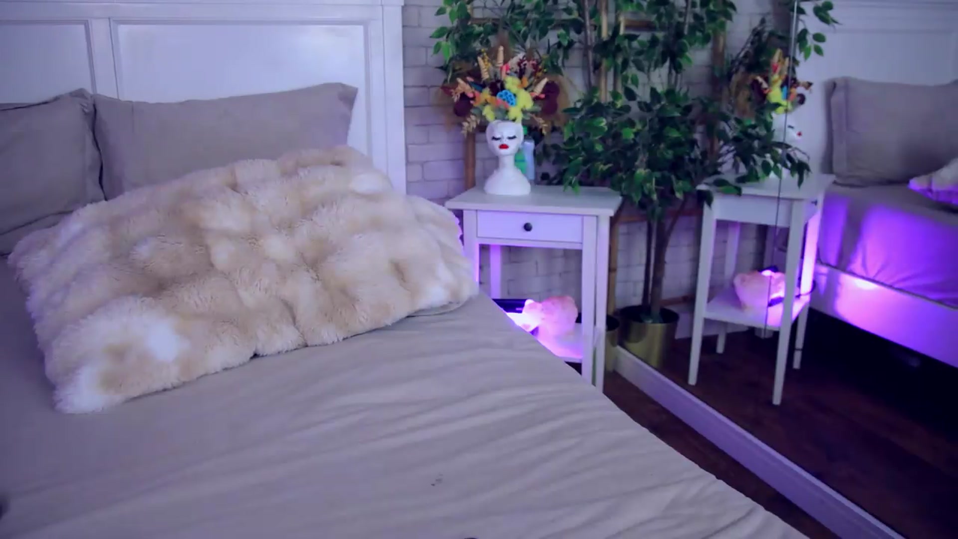 Gallery image thumbnail from Anabella_Star's myfreecams stream on, 08/26/2026, 23:57 image 19 of 20