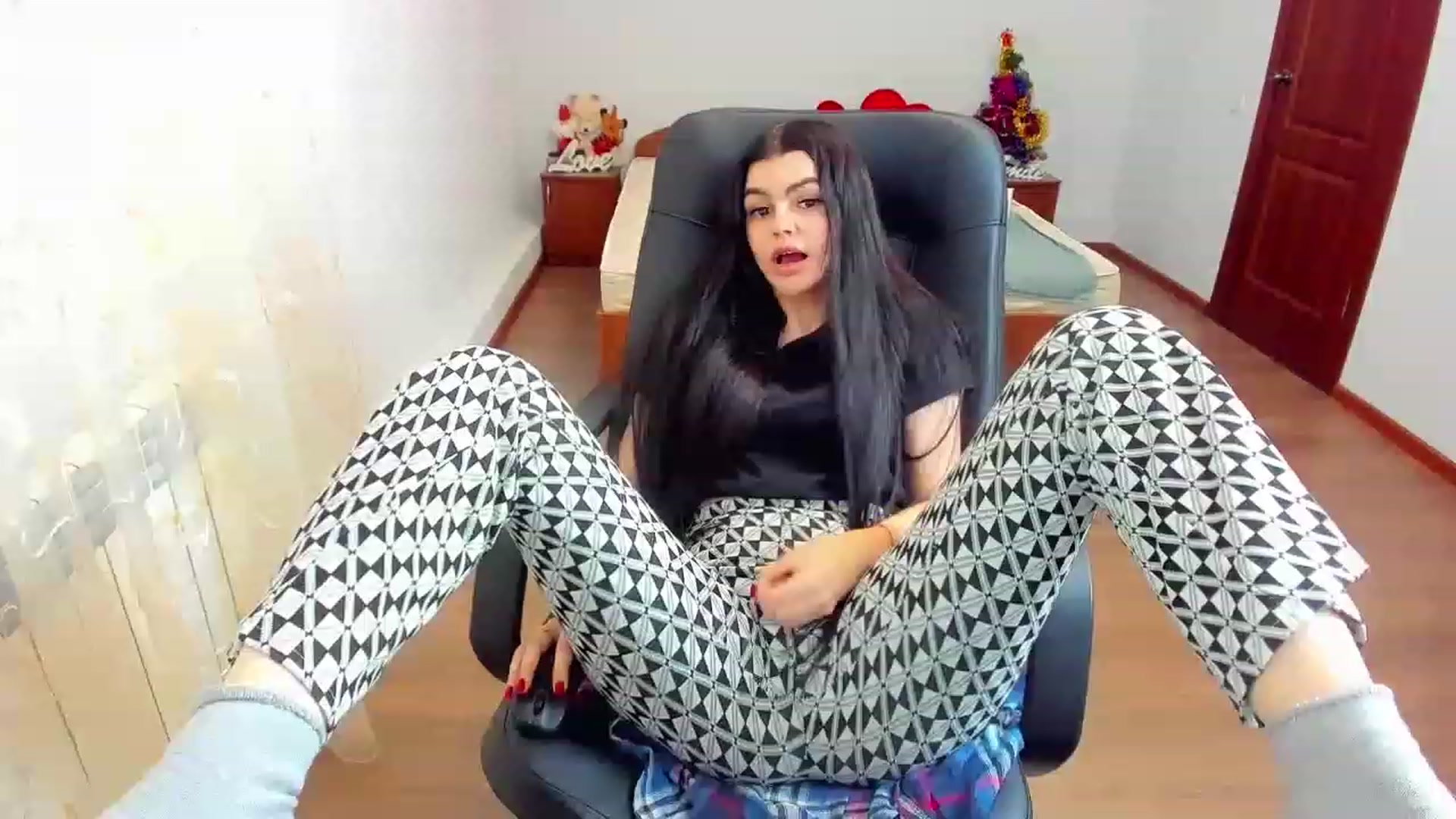 Gallery image thumbnail from AnacondaCrazy's myfreecams stream on, 12/18/2022, 11:45 image 1 of 20