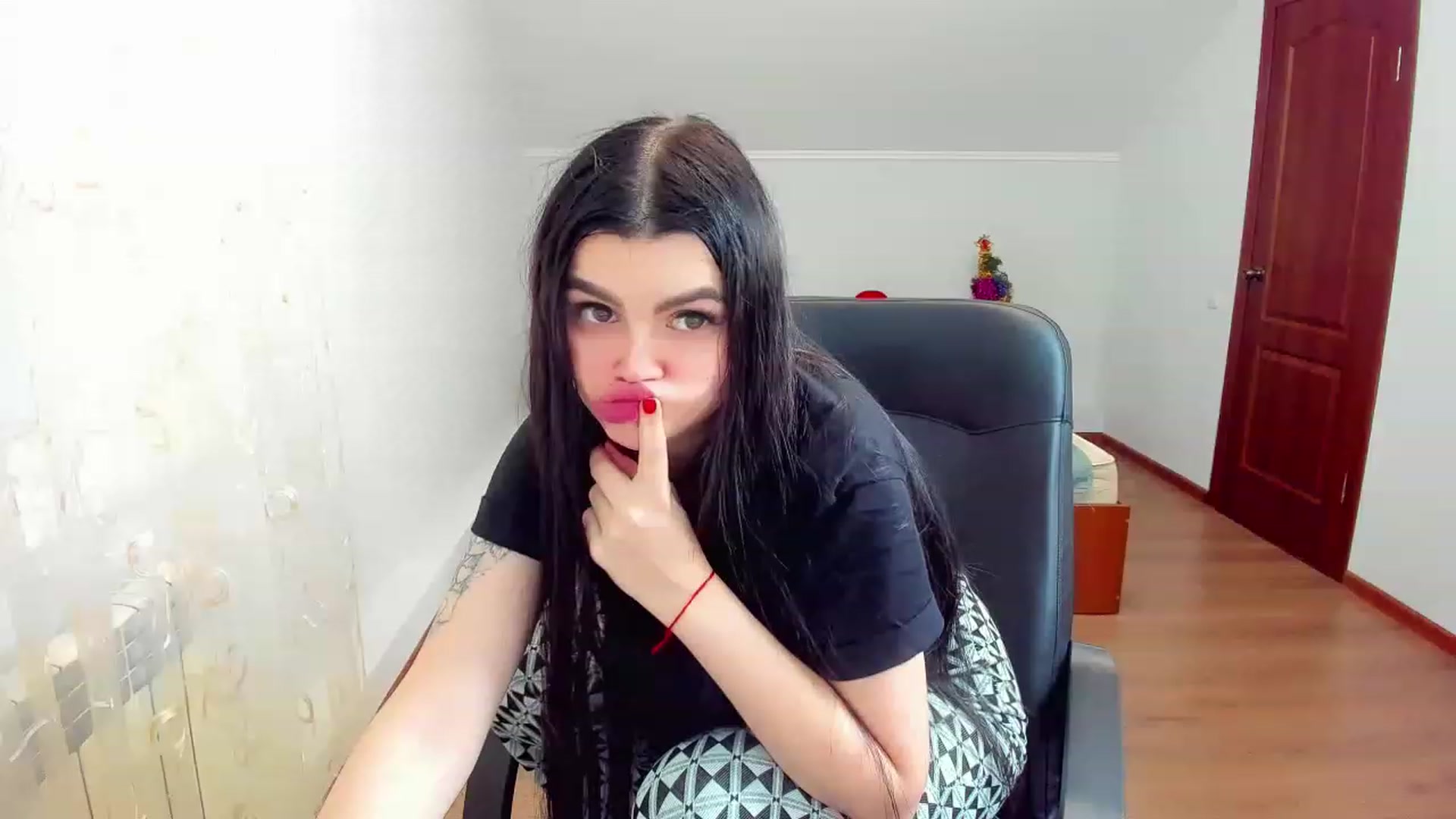 Gallery image thumbnail from AnacondaCrazy's myfreecams stream on, 12/18/2022, 11:45 image 11 of 20