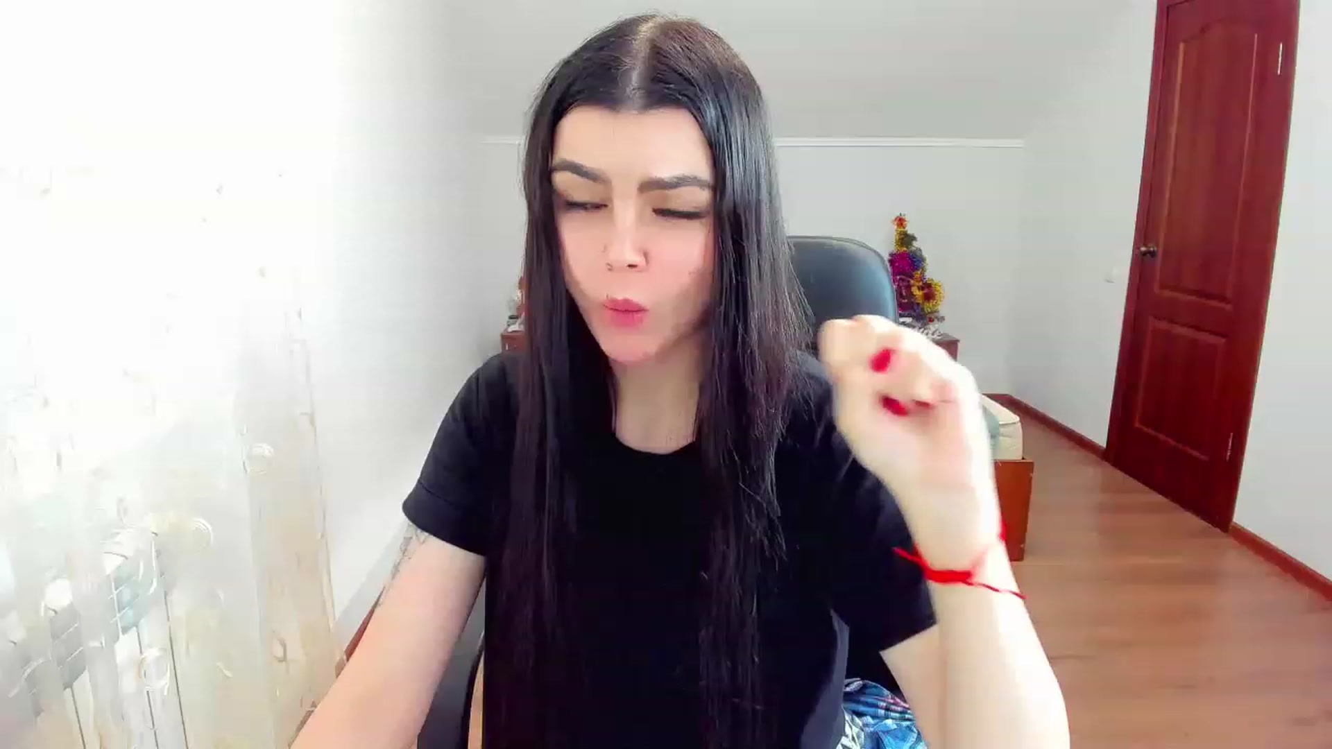 Gallery image thumbnail from AnacondaCrazy's myfreecams stream on, 12/18/2022, 11:45 image 16 of 20