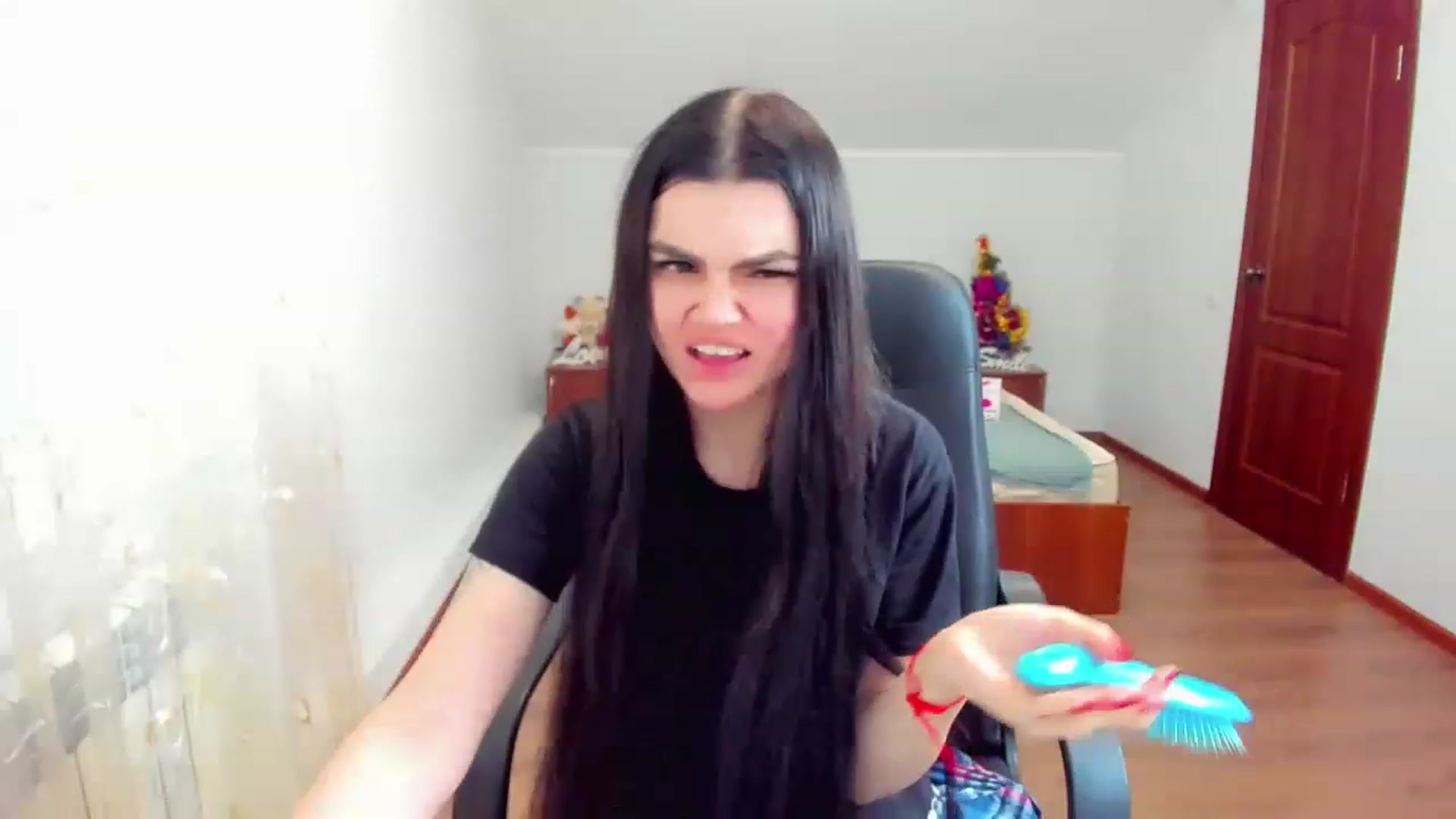 Gallery image thumbnail from AnacondaCrazy's myfreecams stream on, 12/18/2022, 11:45 image 18 of 20