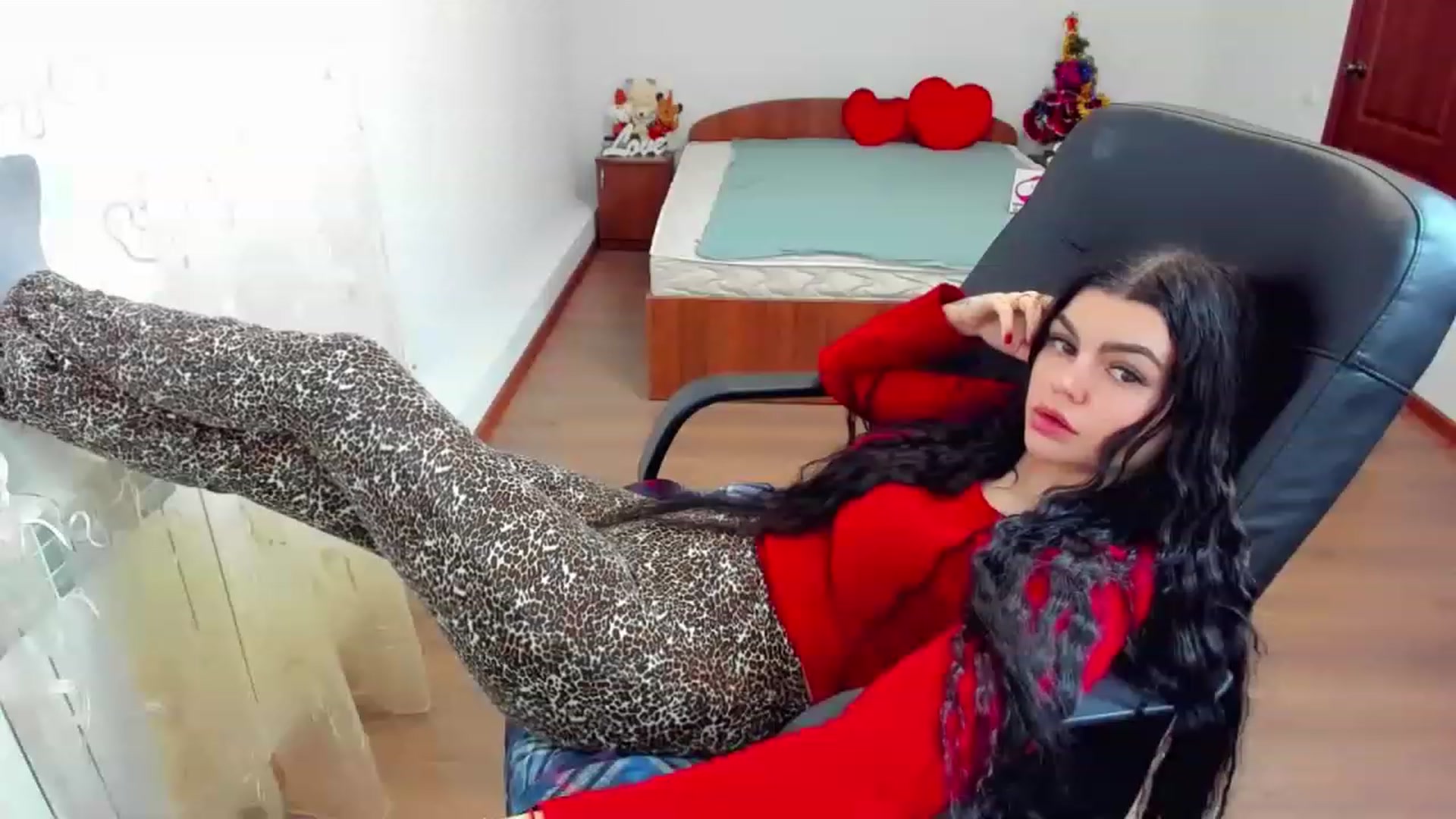Gallery image thumbnail from AnacondaCrazy's myfreecams stream on, 12/19/2022, 08:34 image 3 of 20