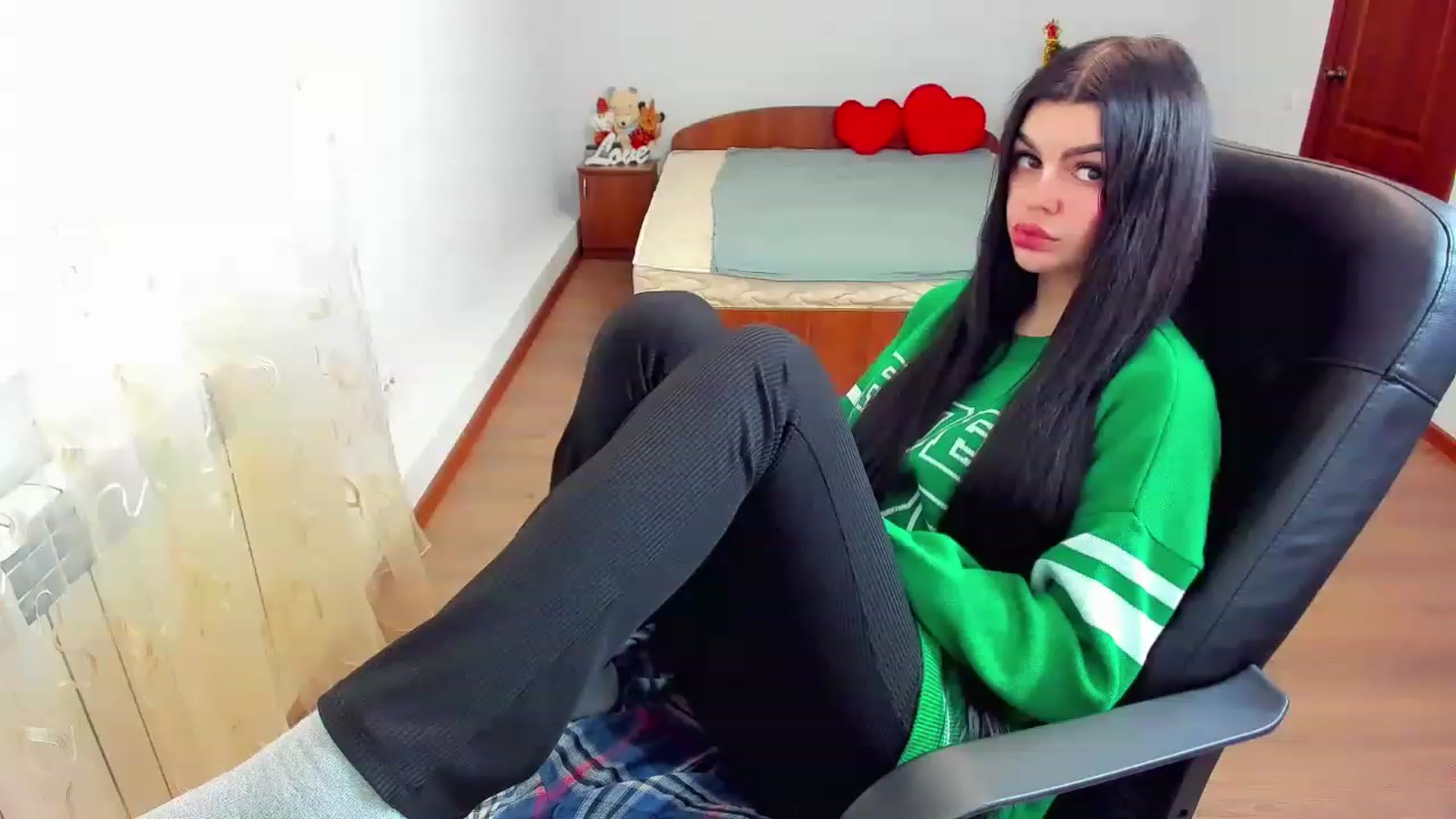 Gallery image thumbnail from AnacondaCrazy's myfreecams stream on, 12/20/2022, 09:17 image 13 of 20