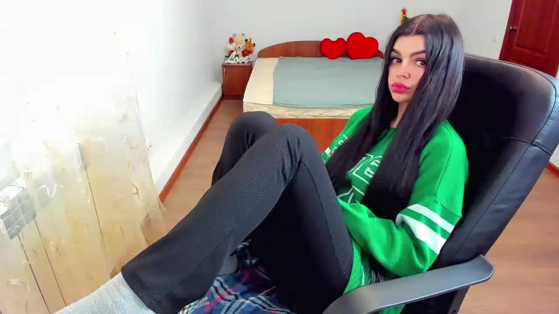 Gallery image thumbnail from AnacondaCrazy's myfreecams stream on, 12/20/2022, 09:17 image 14 of 20
