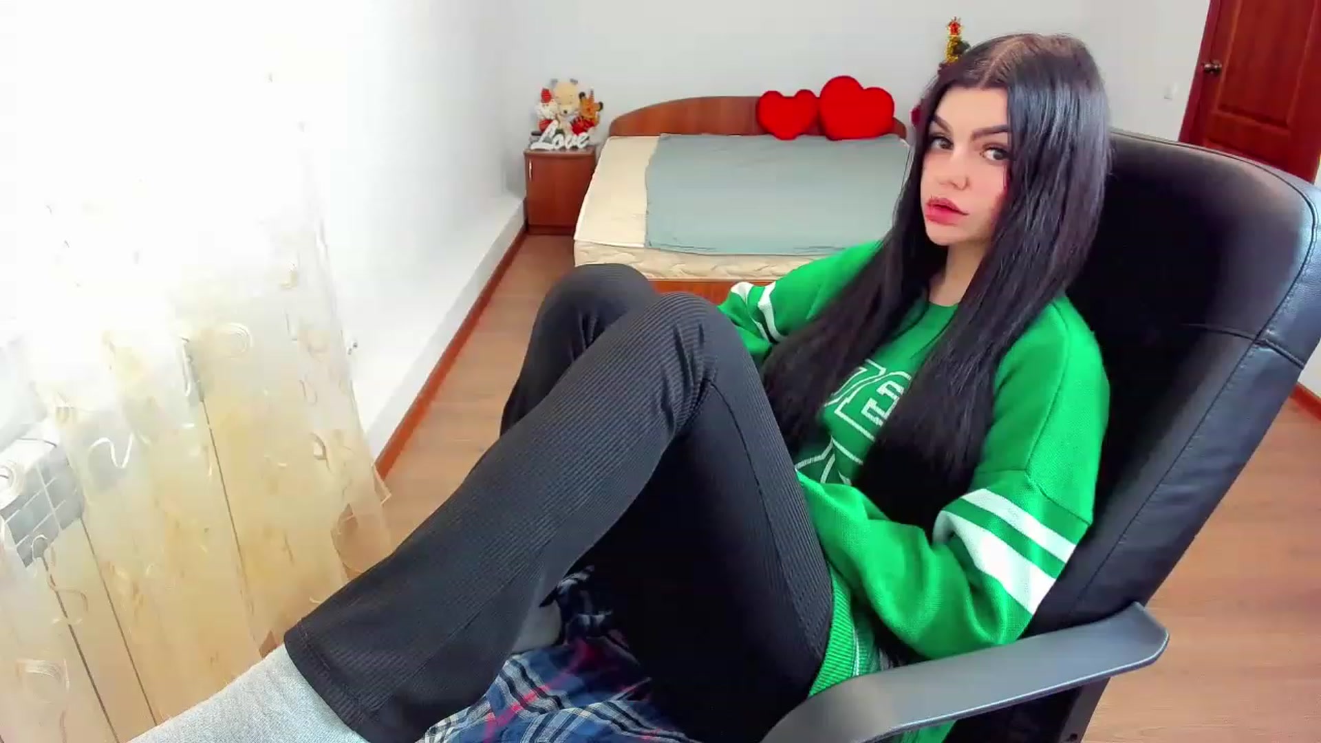 Gallery image thumbnail from AnacondaCrazy's myfreecams stream on, 12/20/2022, 09:17 image 15 of 20