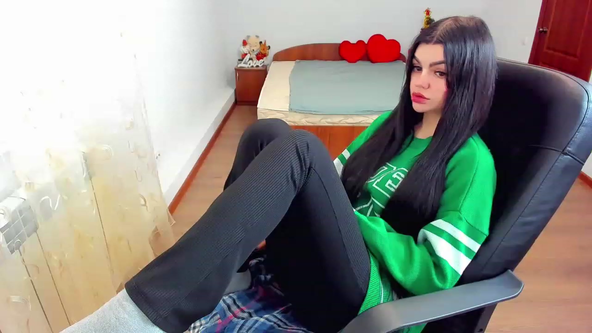Gallery image thumbnail from AnacondaCrazy's myfreecams stream on, 12/20/2022, 09:17 image 17 of 20