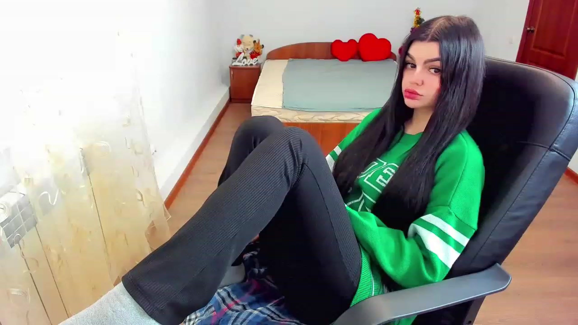 Gallery image thumbnail from AnacondaCrazy's myfreecams stream on, 12/20/2022, 09:17 image 18 of 20