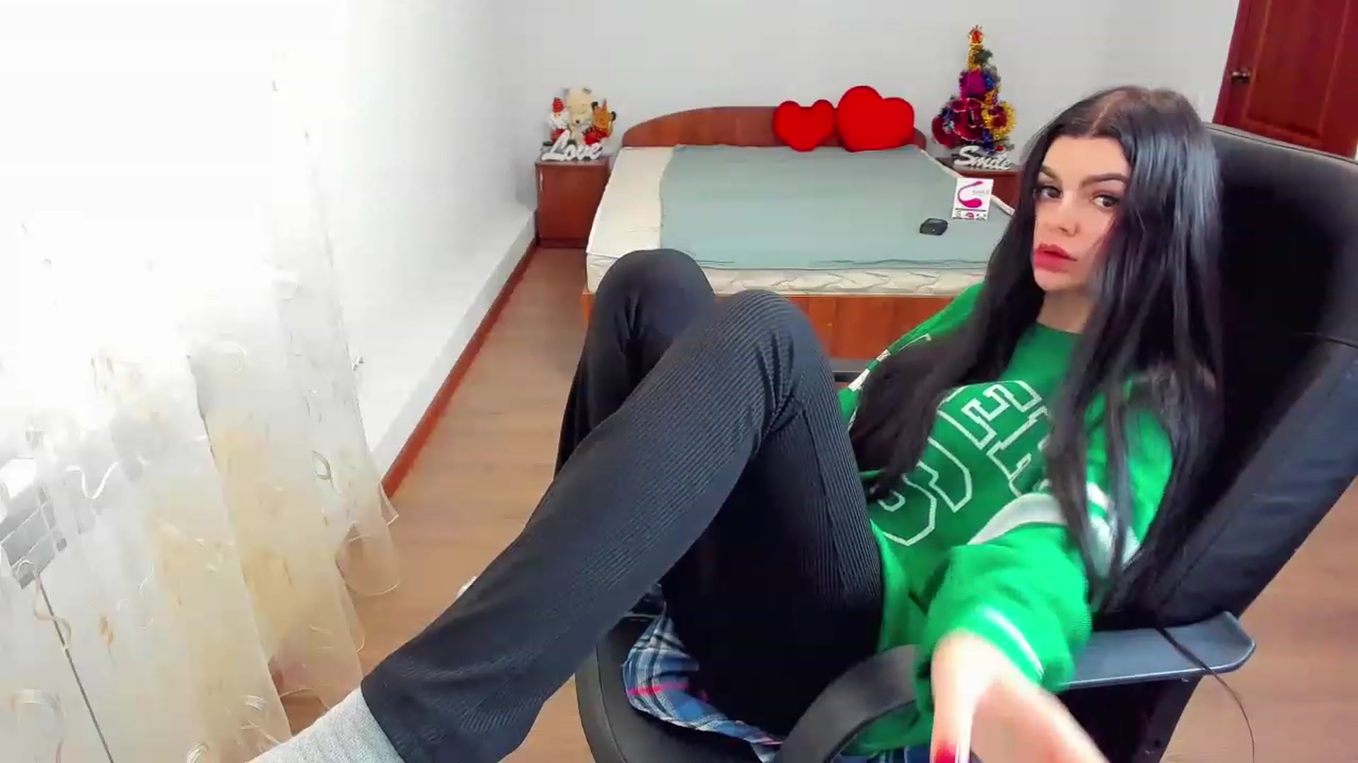 Gallery image thumbnail from AnacondaCrazy's myfreecams stream on, 12/20/2022, 11:41 image 12 of 20