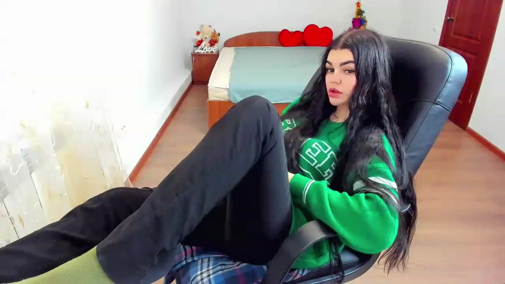Gallery image thumbnail from AnacondaCrazy's myfreecams stream on, 12/26/2022, 08:53 image 13 of 20