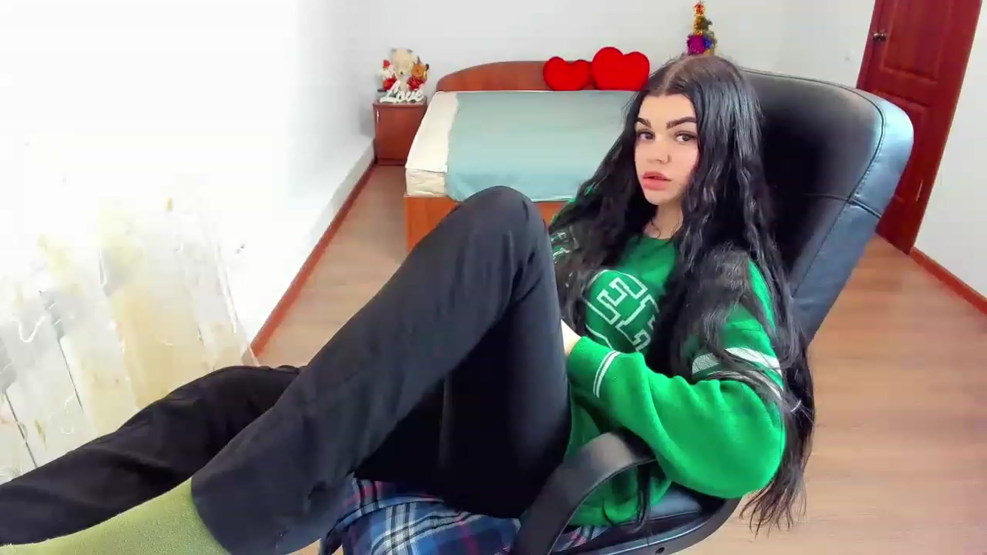 Gallery image thumbnail from AnacondaCrazy's myfreecams stream on, 12/26/2022, 08:53 image 12 of 20