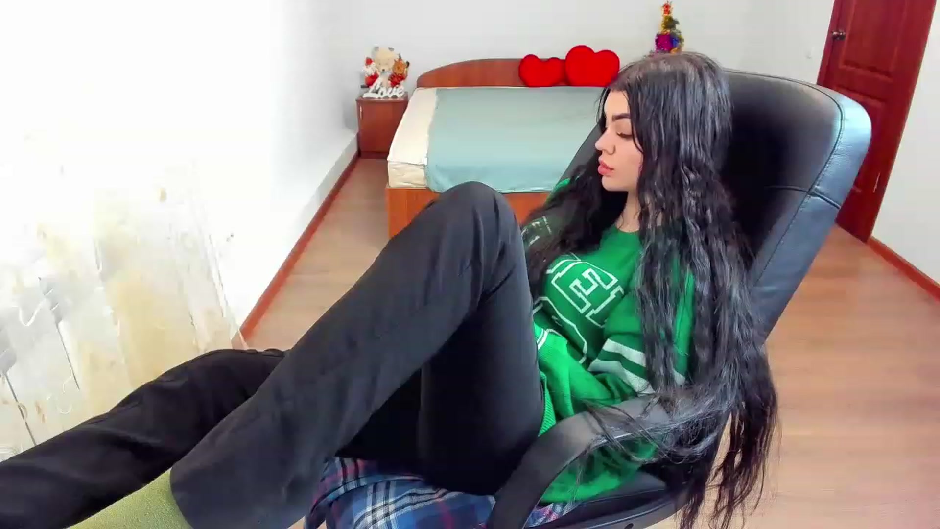 Gallery image thumbnail from AnacondaCrazy's myfreecams stream on, 12/26/2022, 08:53 image 1 of 20