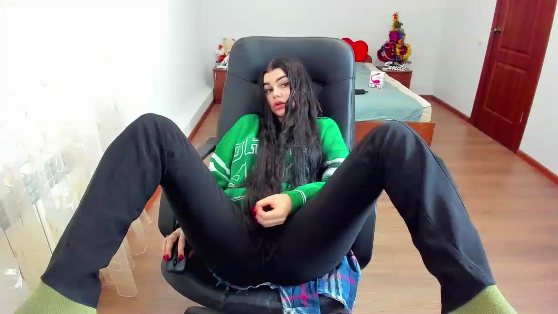 Gallery image thumbnail from AnacondaCrazy's myfreecams stream on, 12/26/2022, 10:15 image 14 of 20