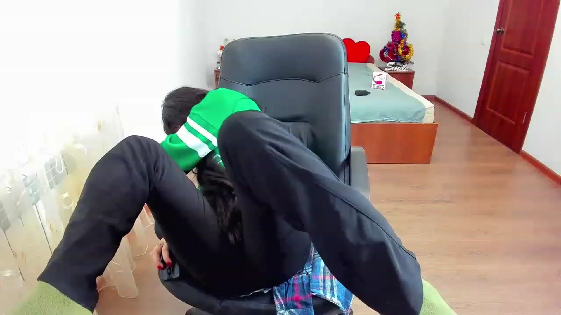 Gallery image thumbnail from AnacondaCrazy's myfreecams stream on, 12/26/2022, 10:15 image 16 of 20