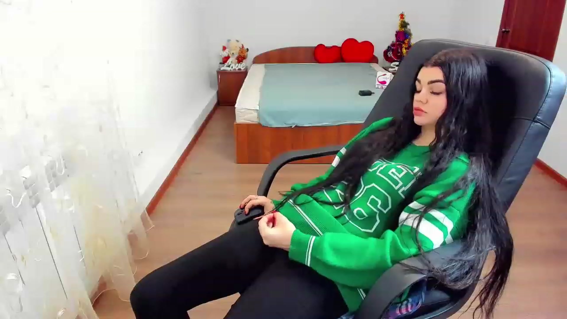 Gallery image thumbnail from AnacondaCrazy's myfreecams stream on, 12/26/2022, 10:15 image 13 of 20