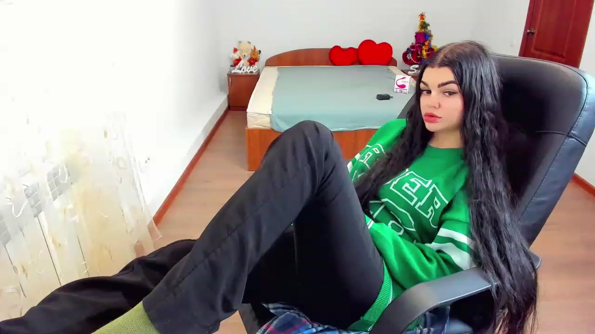 Gallery image thumbnail from AnacondaCrazy's myfreecams stream on, 12/26/2022, 10:15 image 2 of 20