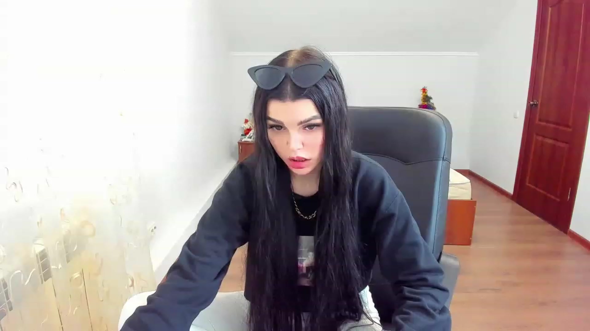 Gallery image thumbnail from AnacondaCrazy's myfreecams stream on, 12/31/2022, 10:51 image 12 of 20