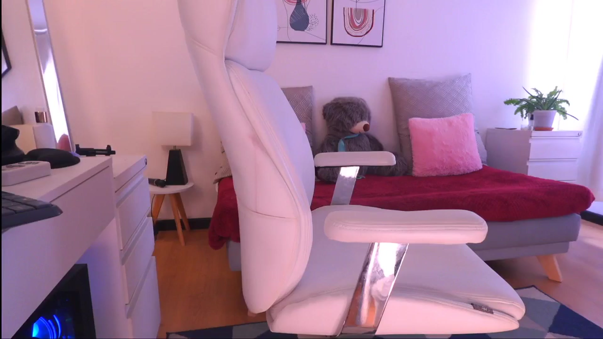 Gallery image thumbnail from Anah_'s myfreecams stream on, 05/07/2025, 17:45 image 15 of 20