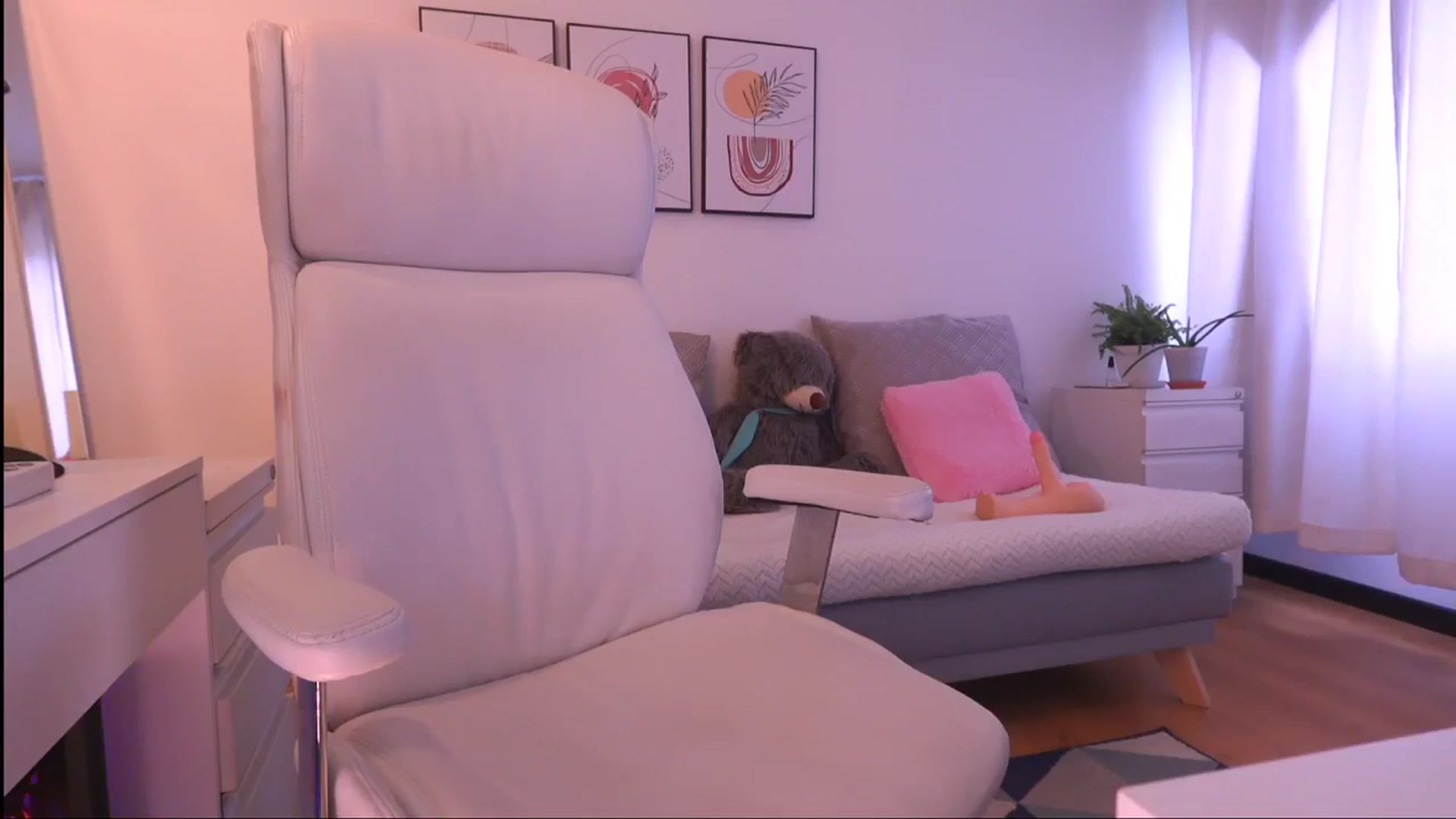 Gallery image thumbnail from Anah_'s myfreecams stream on, 05/19/2025, 17:56 image 18 of 20