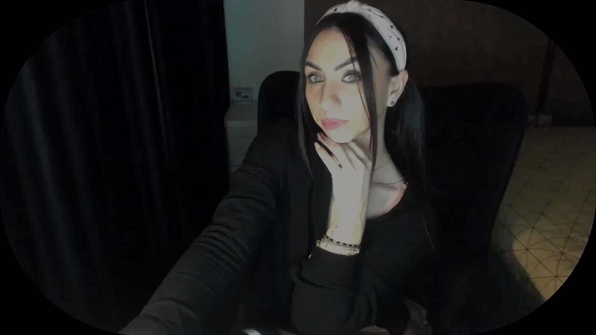 Gallery image thumbnail from Anais25's myfreecams stream on, 11/24/2022, 04:14 image 10 of 20