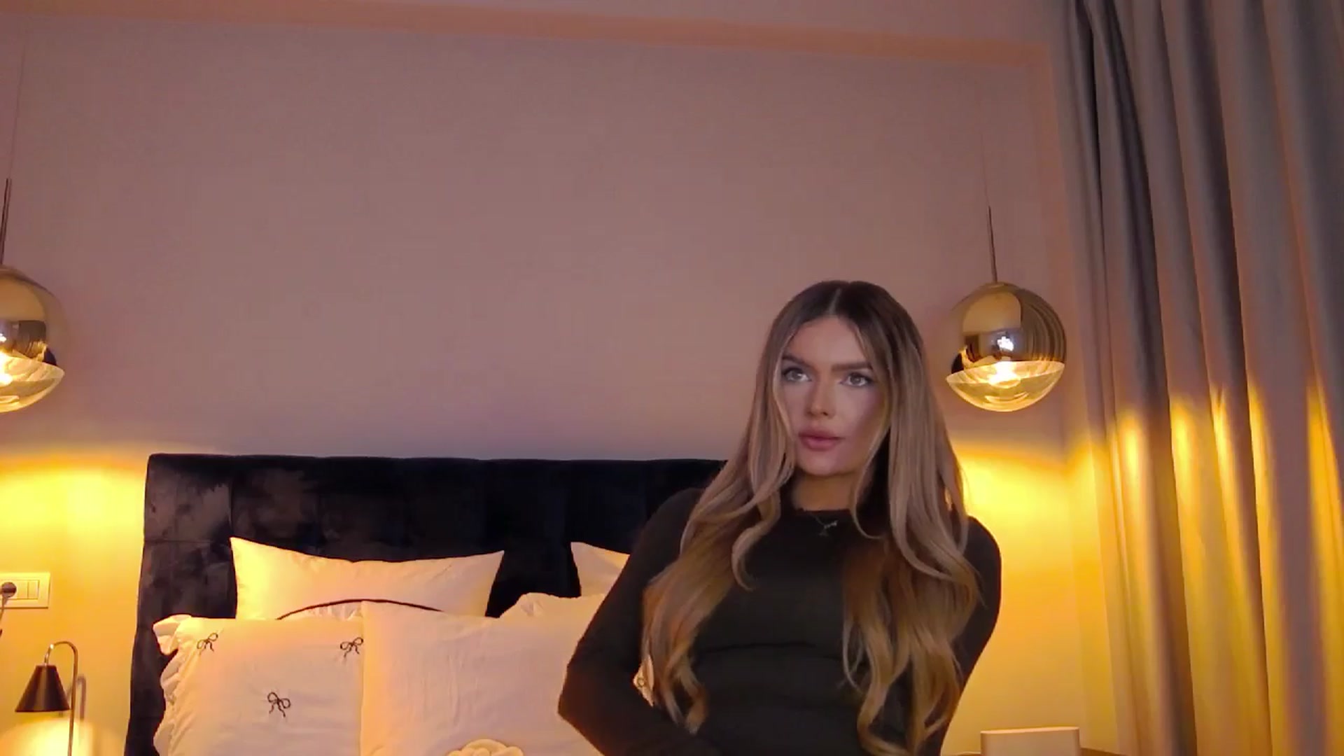 Gallery image thumbnail from AnaisAnn's myfreecams stream on, 01/23/2025, 19:57 image 16 of 20
