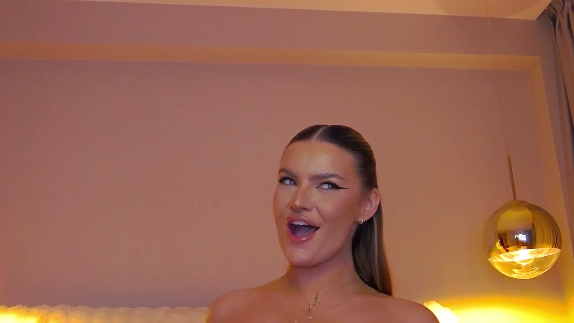 Gallery image thumbnail from AnaisAnn's myfreecams stream on, 02/13/2025, 24:57 image 5 of 20