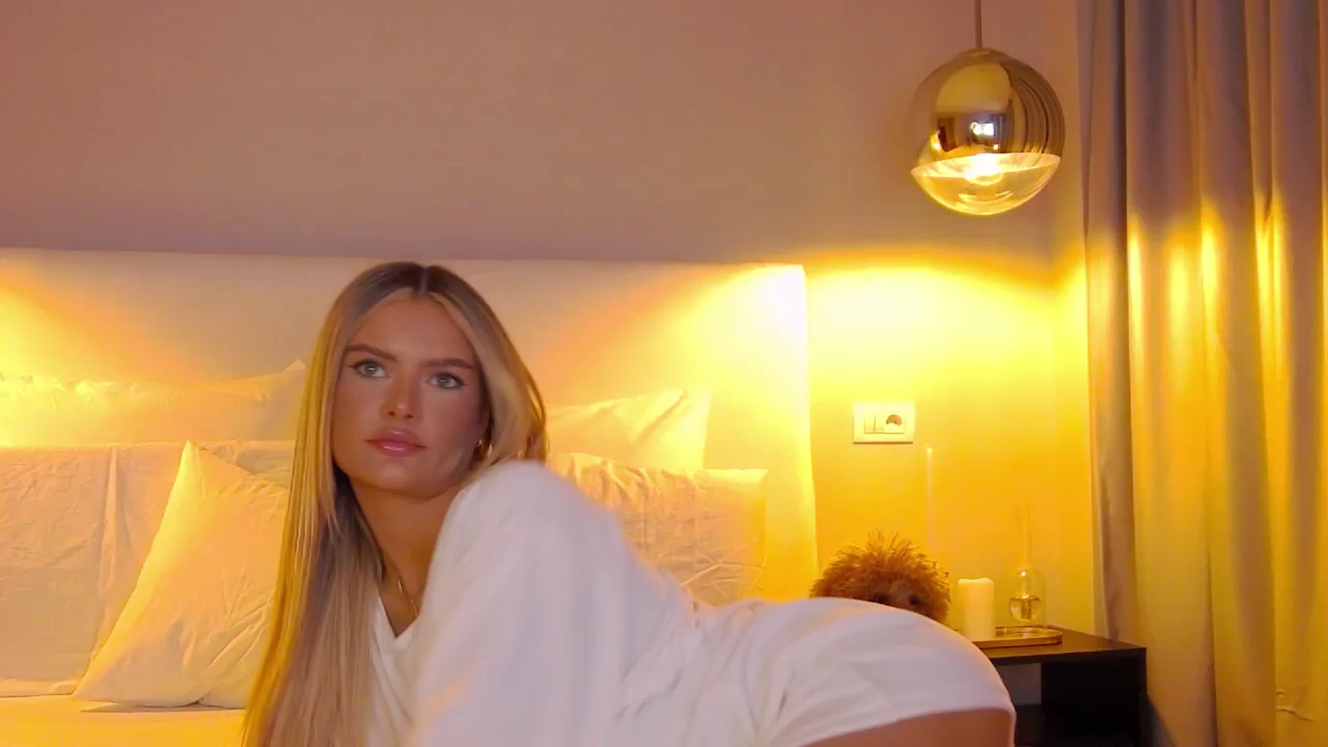 Gallery image thumbnail from AnaisAnn's myfreecams stream on, 03/12/2025, 20:41 image 15 of 20