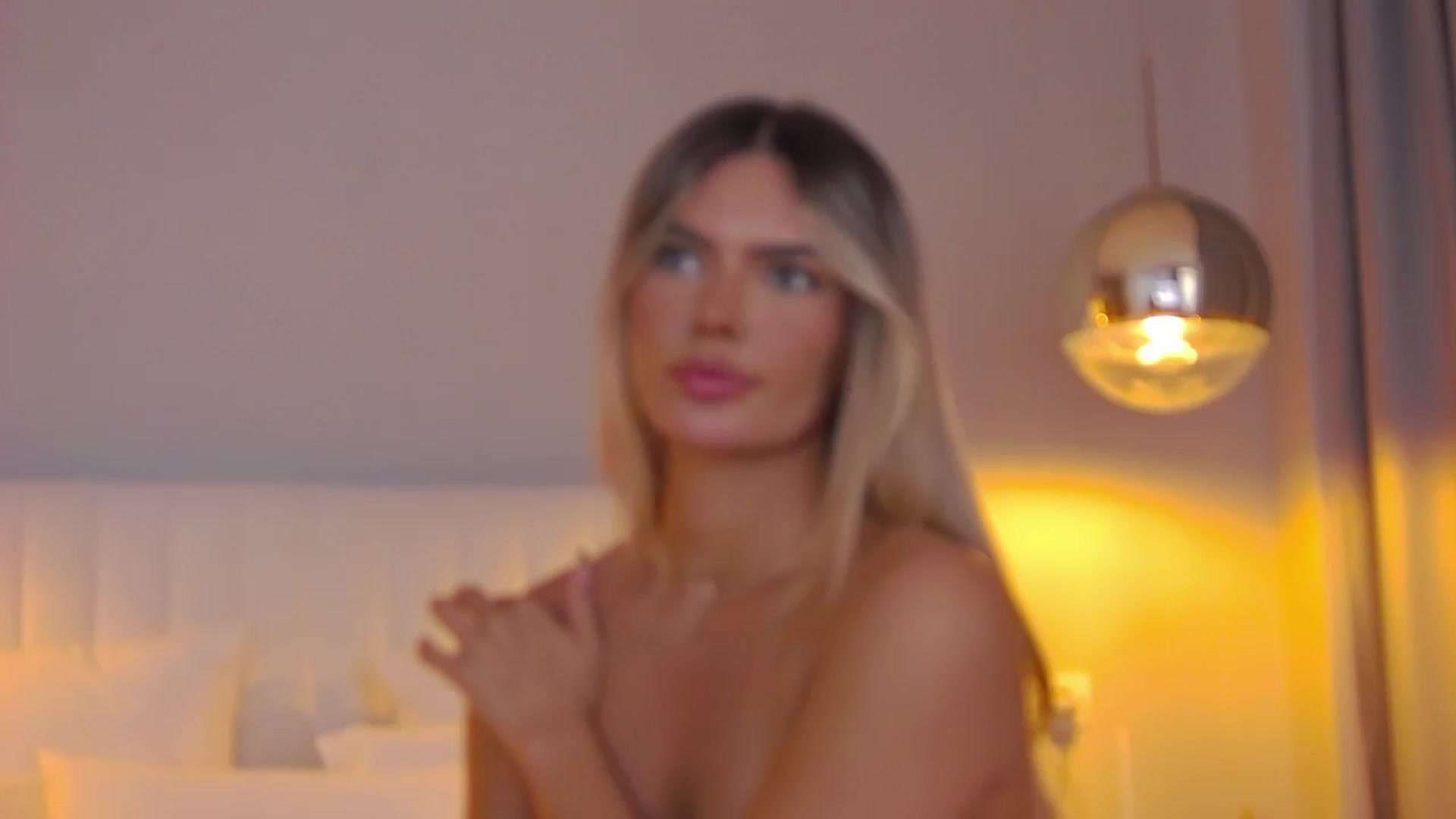 Gallery image thumbnail from AnaisAnn's myfreecams stream on, 07/17/2025, 16:43 image 1 of 20