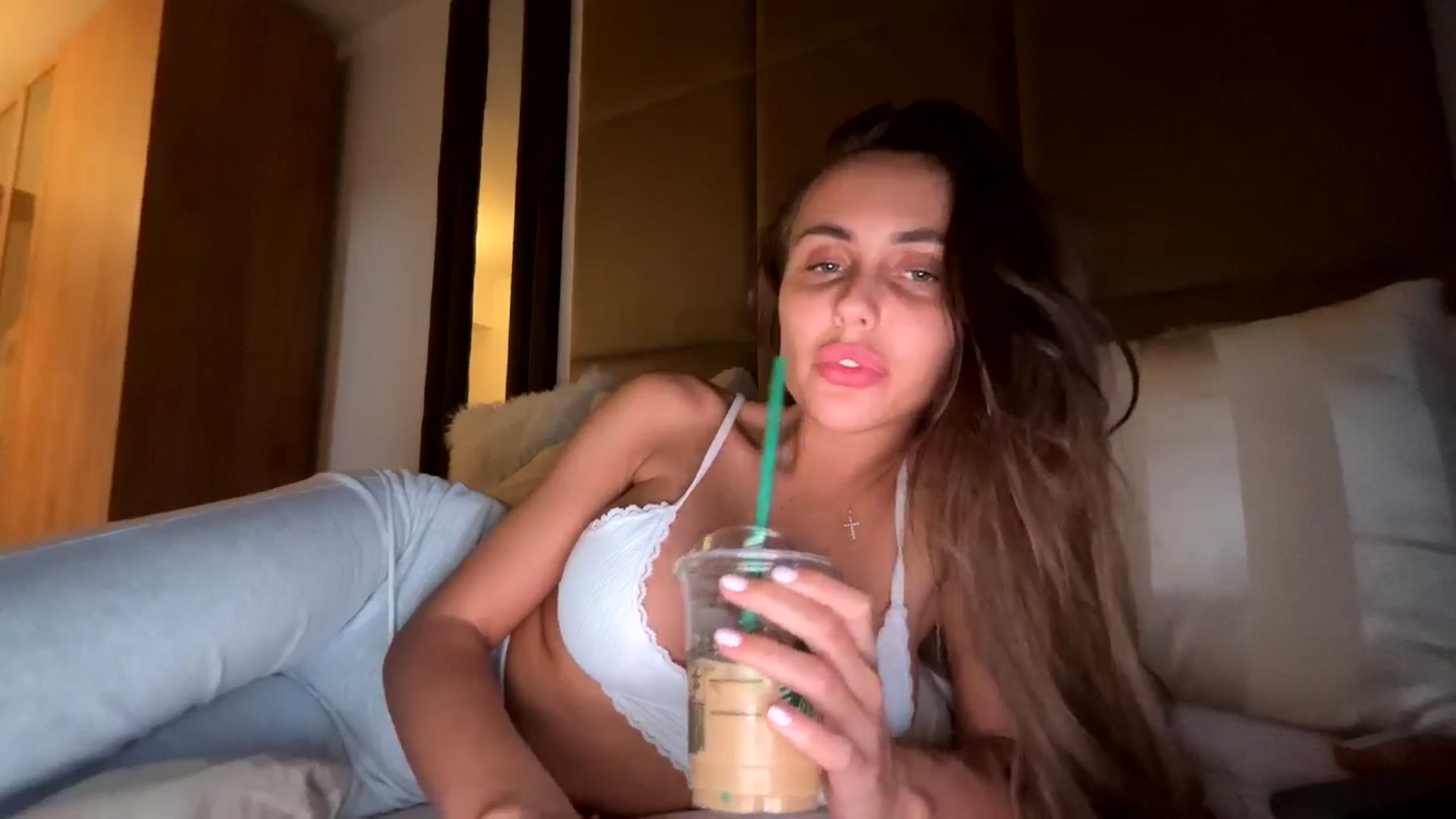 Gallery image thumbnail from AnaisBellas's myfreecams stream on, 11/21/2024, 07:31 image 2 of 20
