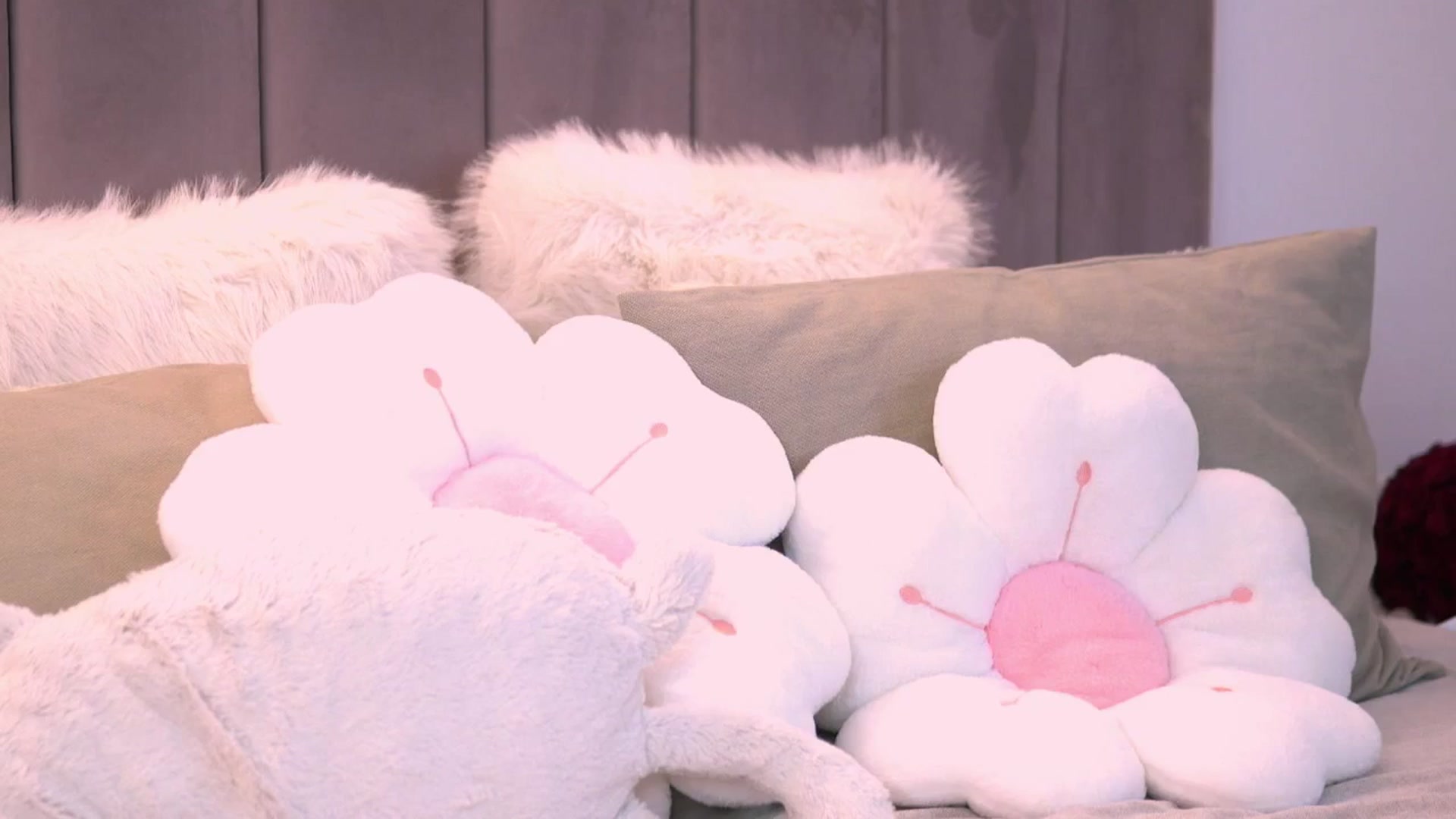 Gallery image thumbnail from AnaisBellas's myfreecams stream on, 05/28/2025, 24:19 image 5 of 20