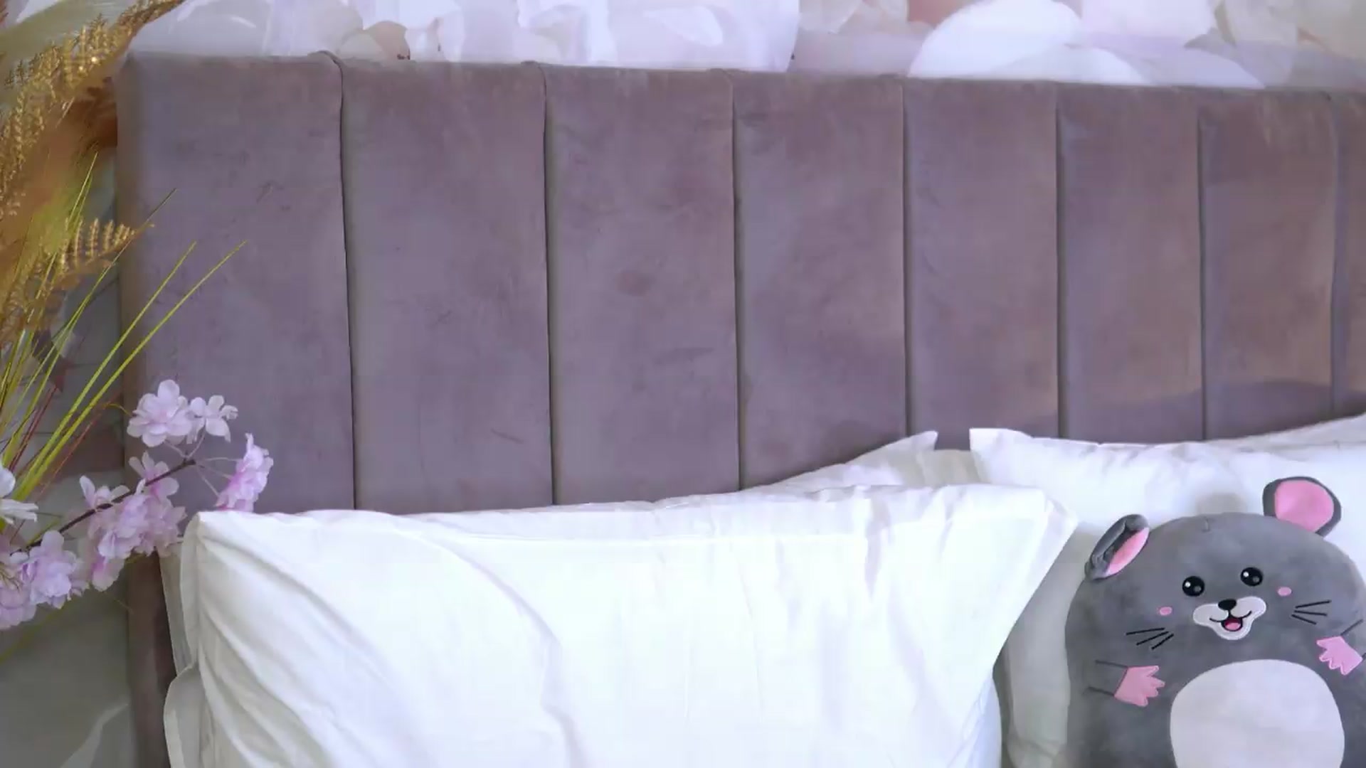 Gallery image thumbnail from AnaisBellas's myfreecams stream on, 05/22/2026, 24:01 image 10 of 20