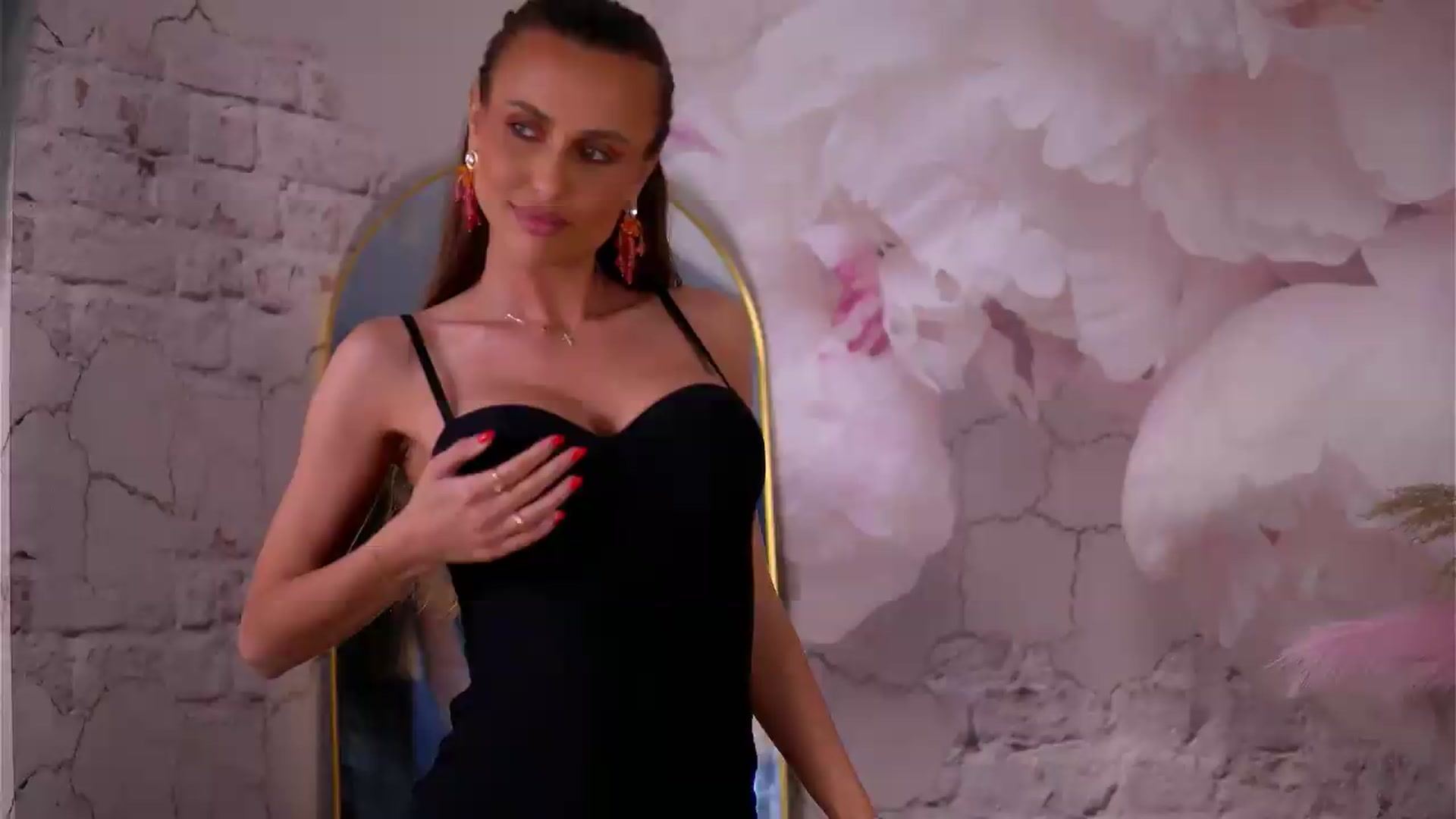 Gallery image thumbnail from AnaisBellas's myfreecams stream on, 07/27/2026, 05:42 image 2 of 20