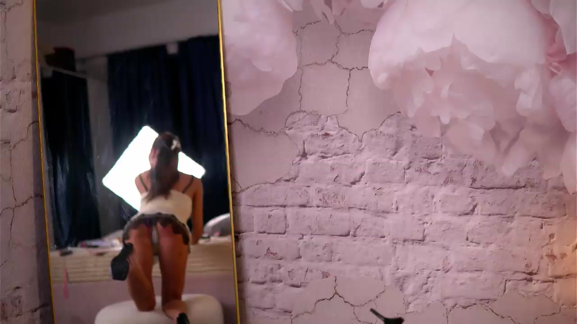 Gallery image thumbnail from AnaisBellas's myfreecams stream on, 08/21/2026, 02:33 image 16 of 20