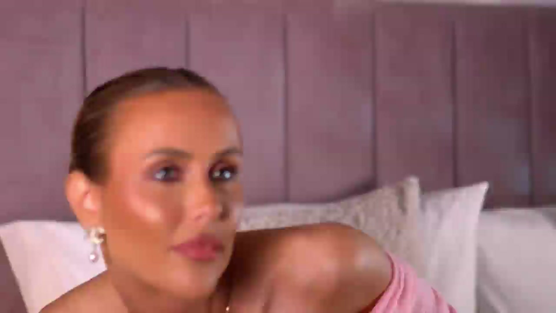 Gallery image thumbnail from AnaisBellas's myfreecams stream on, 08/28/2026, 24:08 image 10 of 20