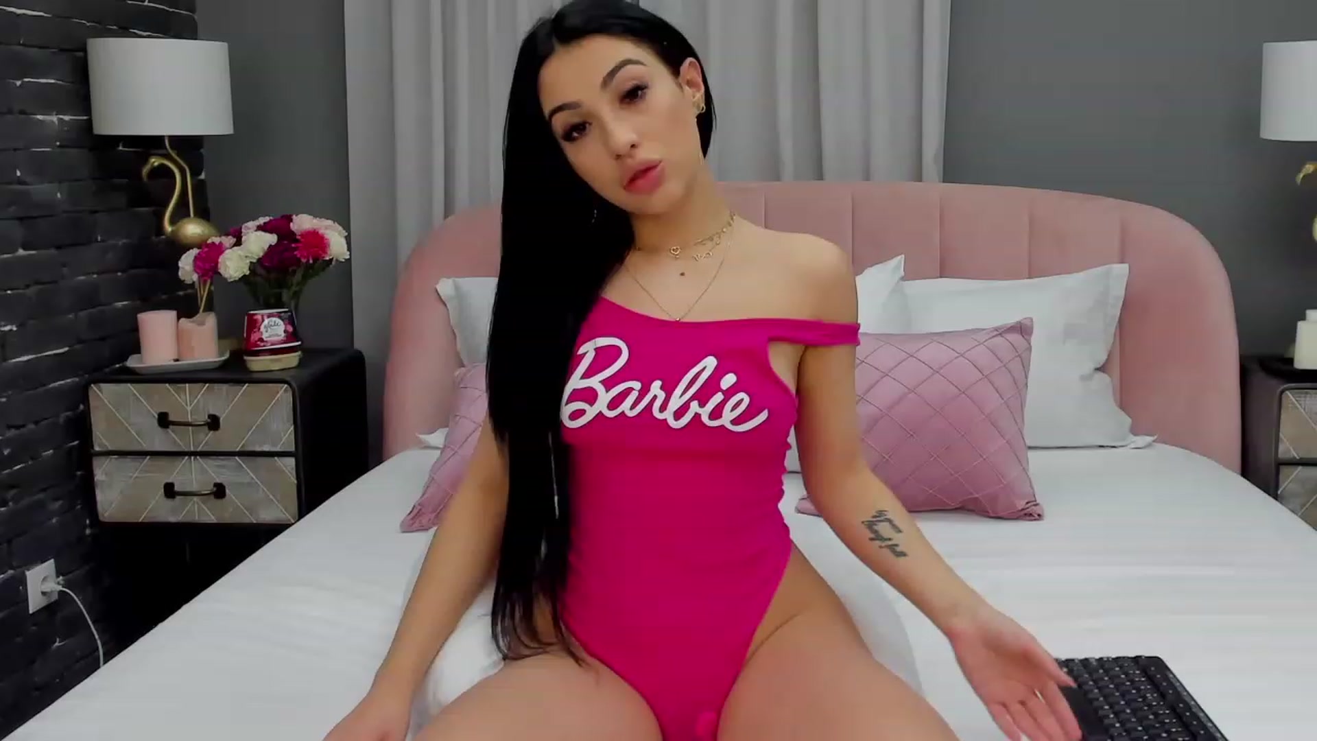 Gallery image thumbnail from AnaisBloom's myfreecams stream on, 12/28/2022, 22:05 image 12 of 20