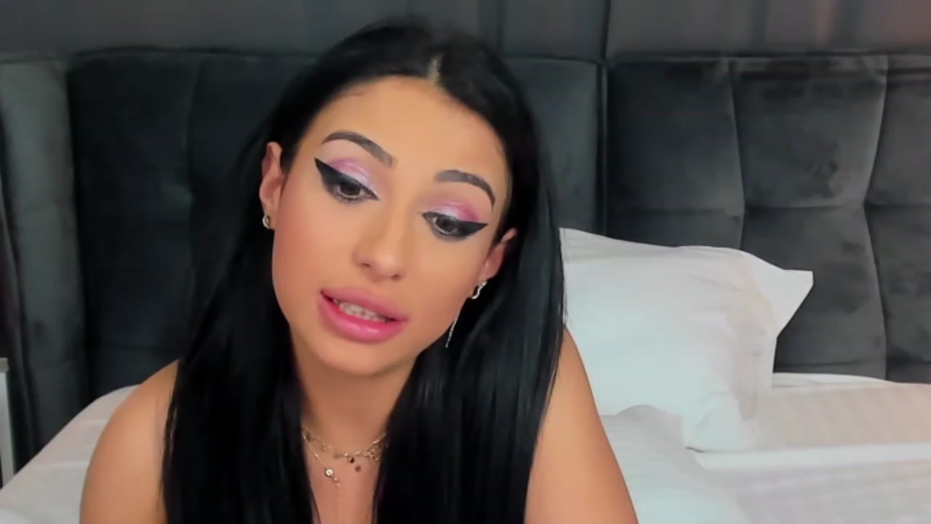 Gallery image thumbnail from AnaisBloom's myfreecams stream on, 03/02/2023, 04:03 image 12 of 20