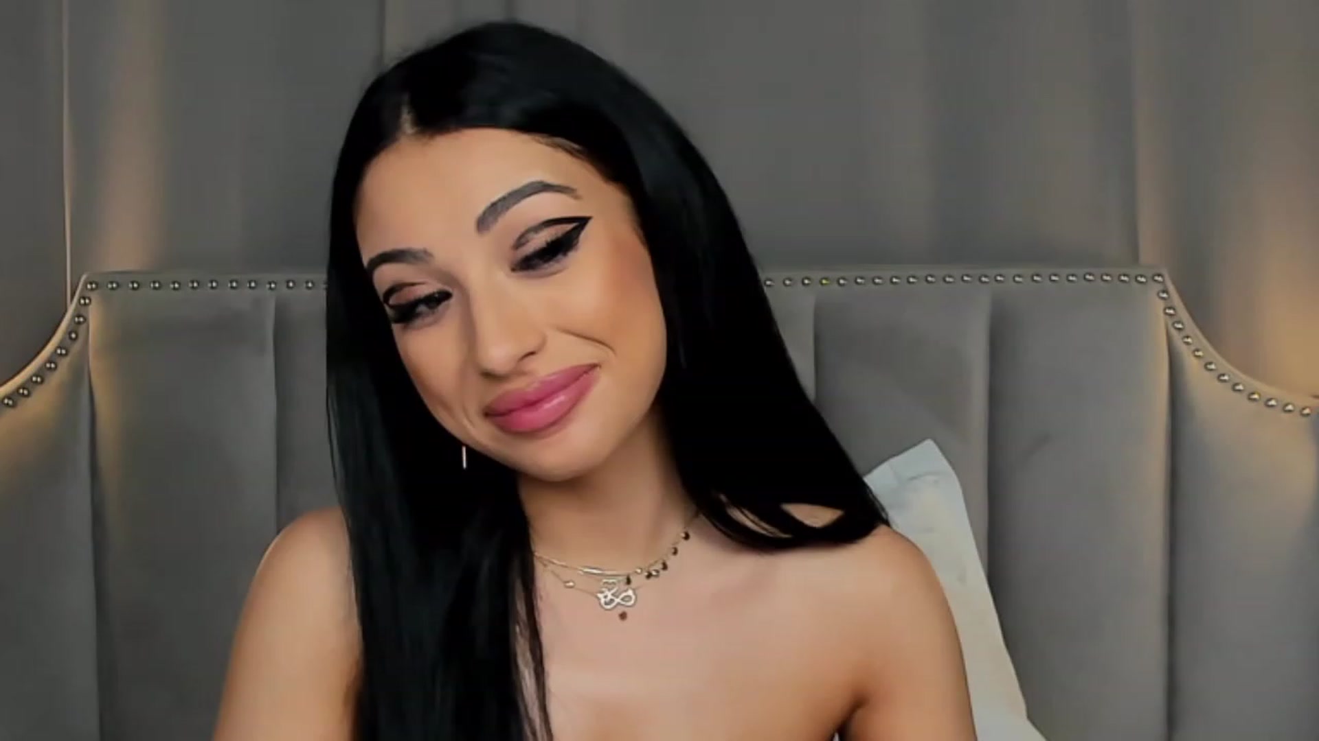 Gallery image thumbnail from AnaisBloom's myfreecams stream on, 05/03/2023, 23:09 image 19 of 20