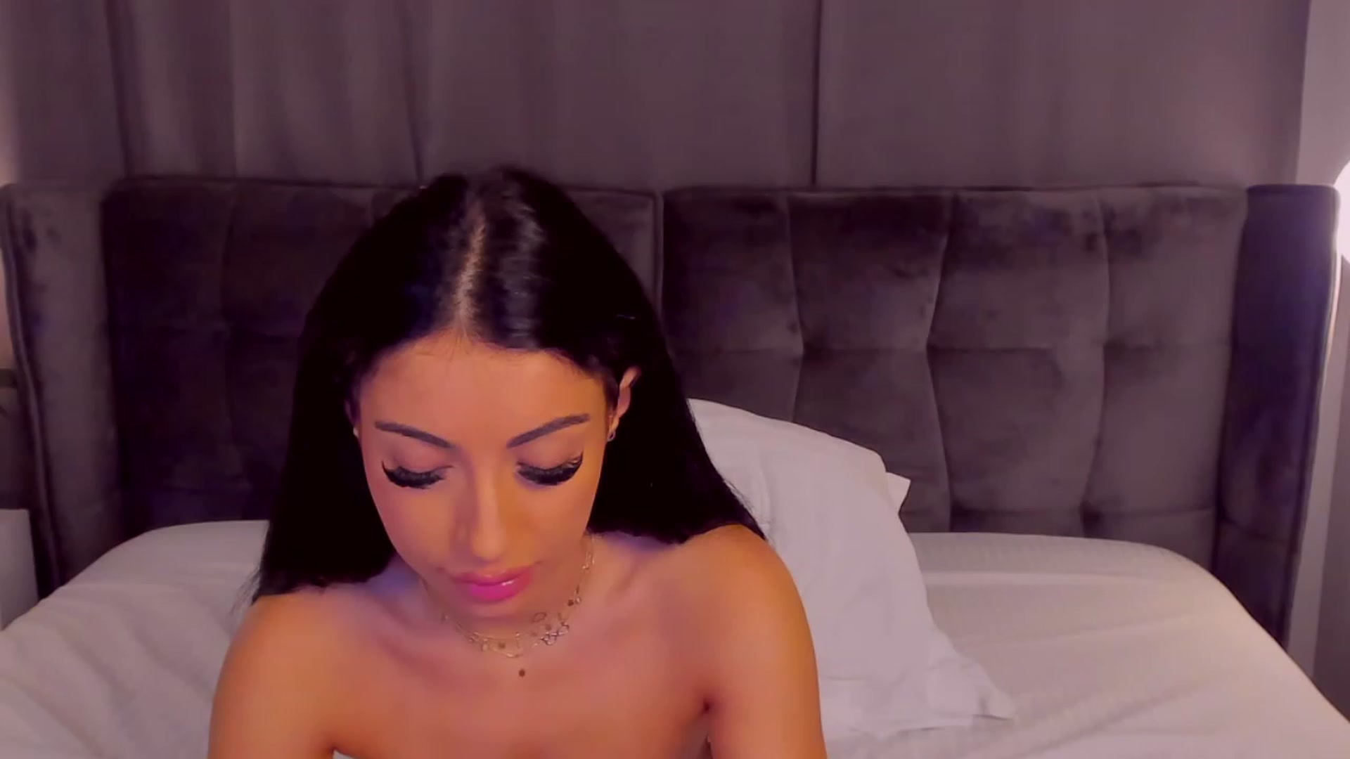 Gallery image thumbnail from AnaisBloom's myfreecams stream on, 08/04/2023, 22:12 image 7 of 20