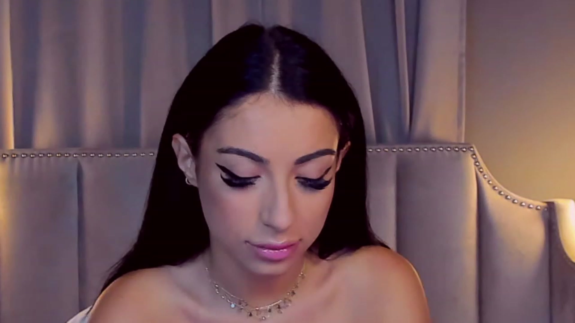 Gallery image thumbnail from AnaisBloom's myfreecams stream on, 08/10/2023, 22:19 image 18 of 20