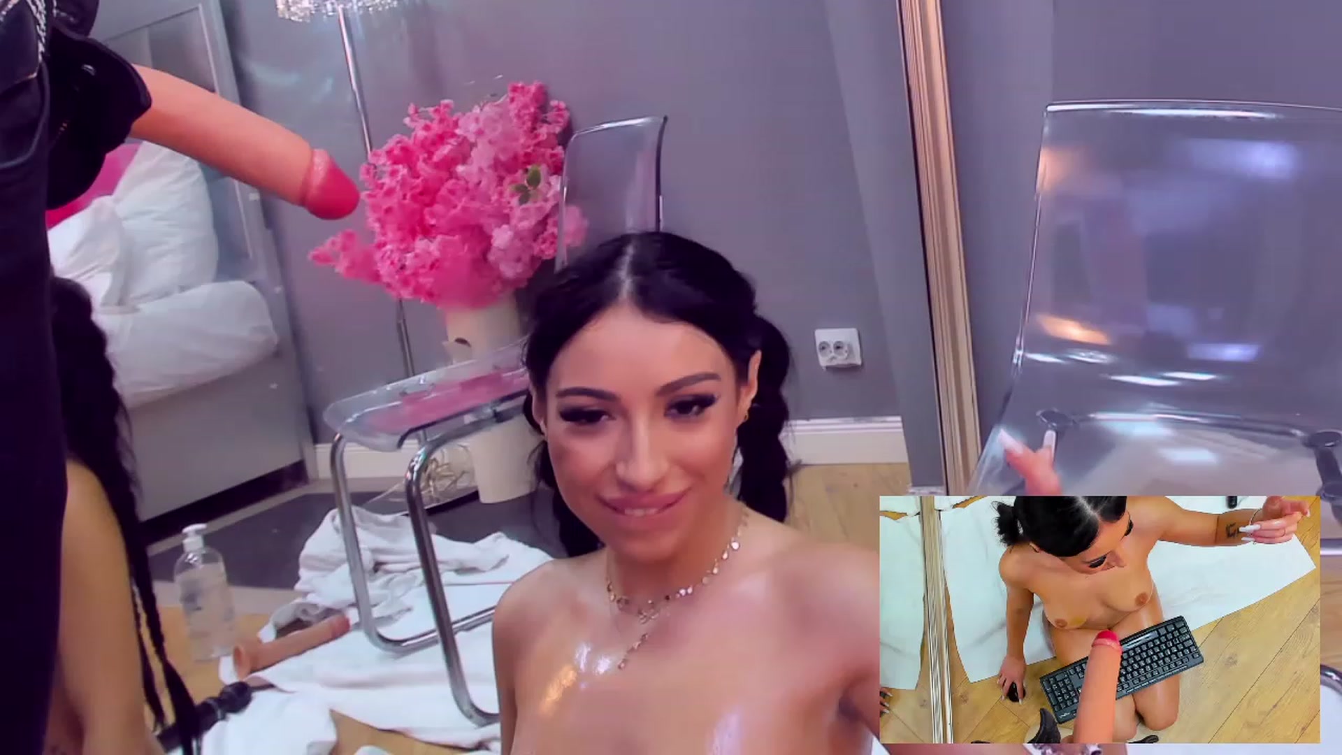 Gallery image thumbnail from AnaisBloom's myfreecams stream on, 09/10/2023, 21:45 image 16 of 20