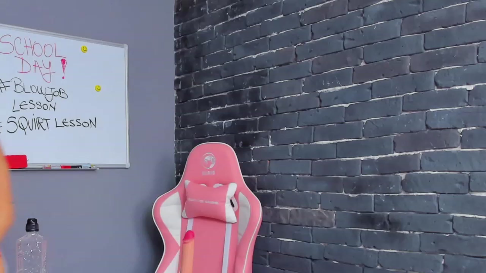 Gallery image thumbnail from AnaisBloom's myfreecams stream on, 10/22/2023, 21:58 image 9 of 20