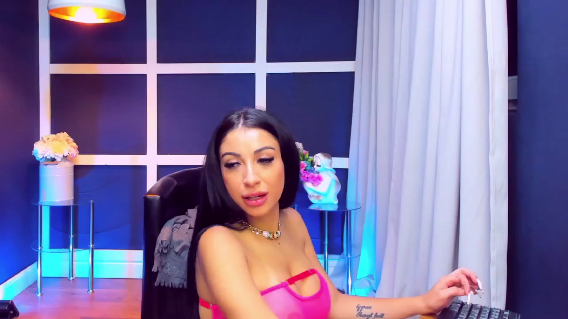 Gallery image thumbnail from AnaisBloom's myfreecams stream on, 08/19/2024, 03:00 image 7 of 20