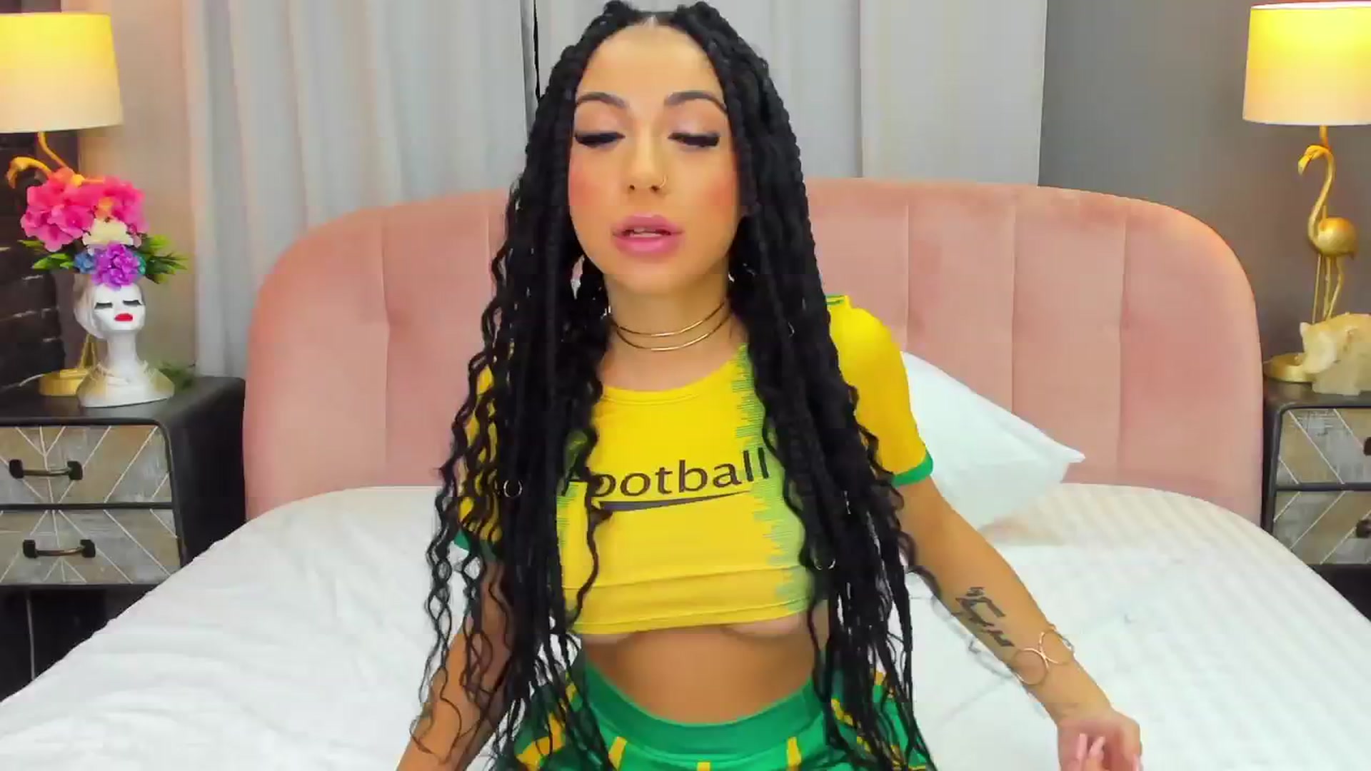 Gallery image thumbnail from AnaisBloom's myfreecams stream on, 09/17/2024, 05:07 image 20 of 20